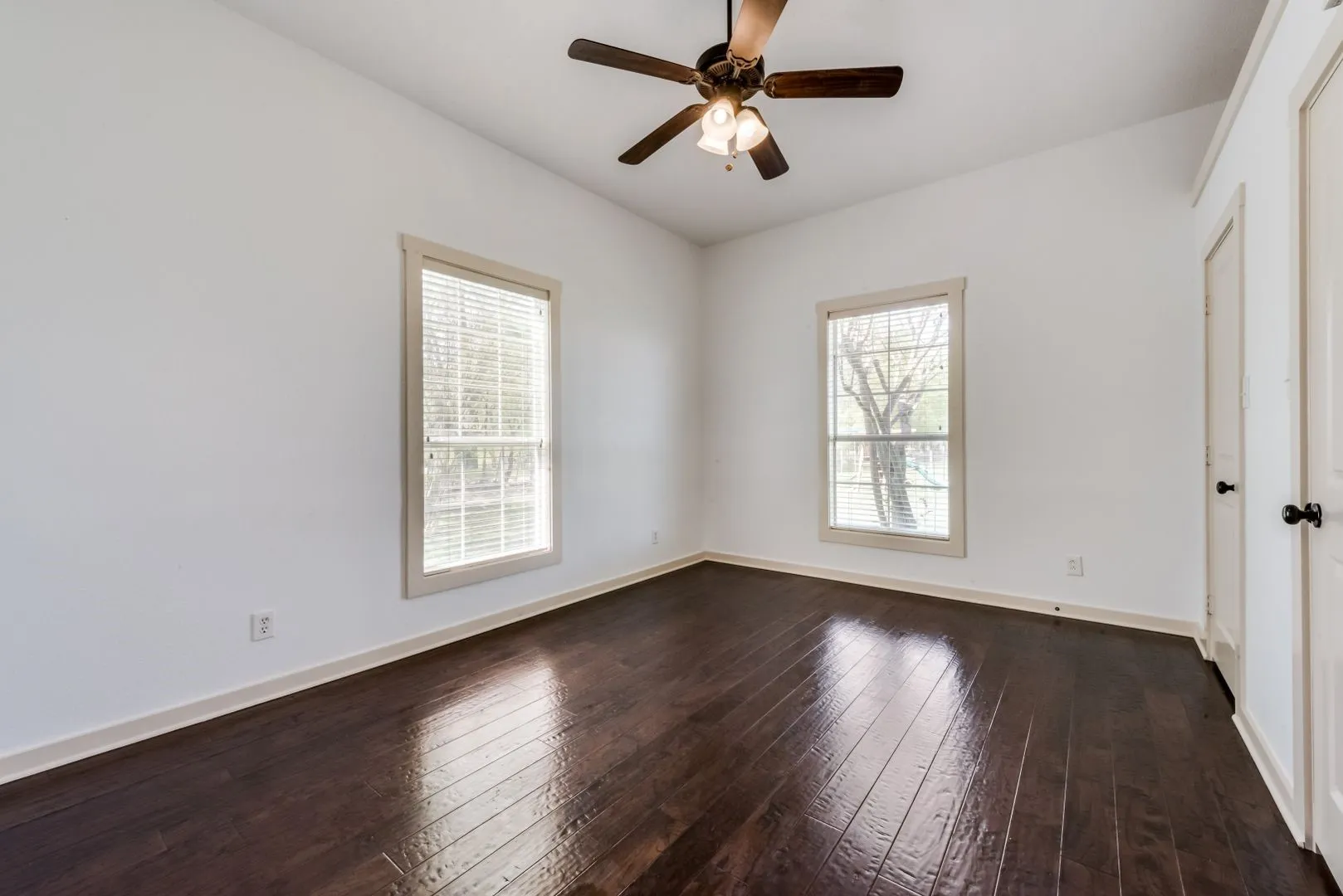 Single Family Residence For Rent in Collin County , 5893 Fm 1827, Mc Kinney, Texas 75071, 3 Bedroom, 2 Bathroom, Garage spaces, 2,075 Sqft, built in 1993, mls#21298079, Real Estate Agent in Mc Kinney, Homes For Rent in Collin county, Homes For Rent in Mc Kinney, Realtor in Mc Kinney Texas, Real Estate Brokerage Independent Realty Texas, Luminita Cordes Realtor
