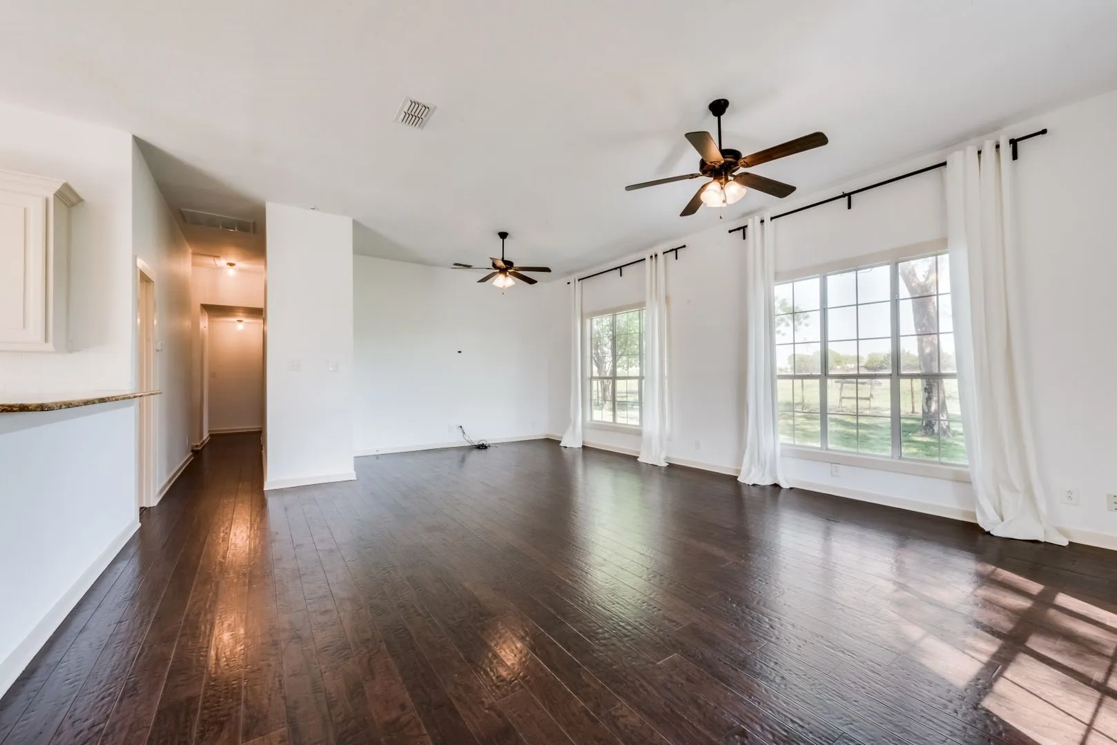 Single Family Residence For Rent in Collin County , 5893 Fm 1827, Mc Kinney, Texas 75071, 3 Bedroom, 2 Bathroom, Garage spaces, 2,075 Sqft, built in 1993, mls#21298079, Real Estate Agent in Mc Kinney, Homes For Rent in Collin county, Homes For Rent in Mc Kinney, Realtor in Mc Kinney Texas, Real Estate Brokerage Independent Realty Texas, Luminita Cordes Realtor