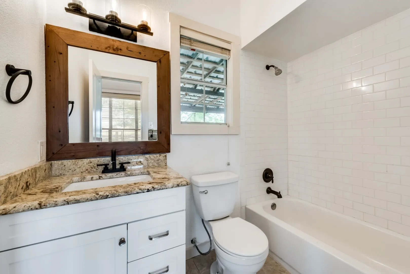 Single Family Residence For Rent in Collin County , 5893 Fm 1827, Mc Kinney, Texas 75071, 3 Bedroom, 2 Bathroom, Garage spaces, 2,075 Sqft, built in 1993, mls#21298079, Real Estate Agent in Mc Kinney, Homes For Rent in Collin county, Homes For Rent in Mc Kinney, Realtor in Mc Kinney Texas, Real Estate Brokerage Independent Realty Texas, Luminita Cordes Realtor