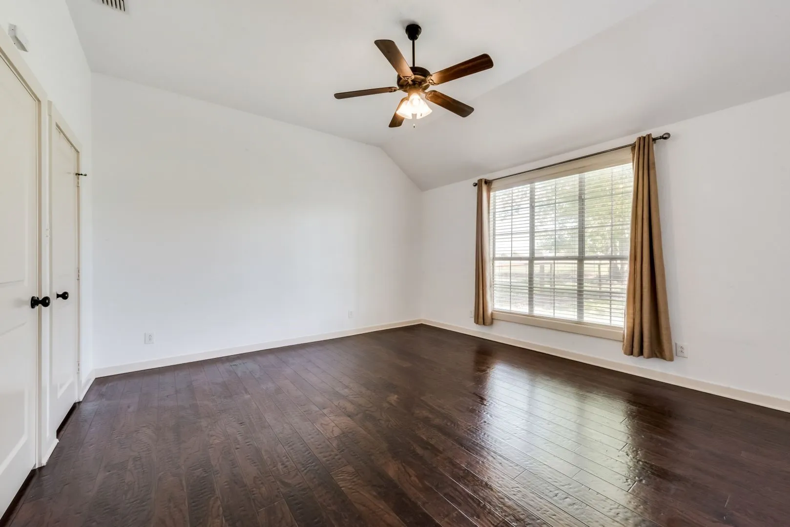 Single Family Residence For Rent in Collin County , 5893 Fm 1827, Mc Kinney, Texas 75071, 3 Bedroom, 2 Bathroom, Garage spaces, 2,075 Sqft, built in 1993, mls#21298079, Real Estate Agent in Mc Kinney, Homes For Rent in Collin county, Homes For Rent in Mc Kinney, Realtor in Mc Kinney Texas, Real Estate Brokerage Independent Realty Texas, Luminita Cordes Realtor