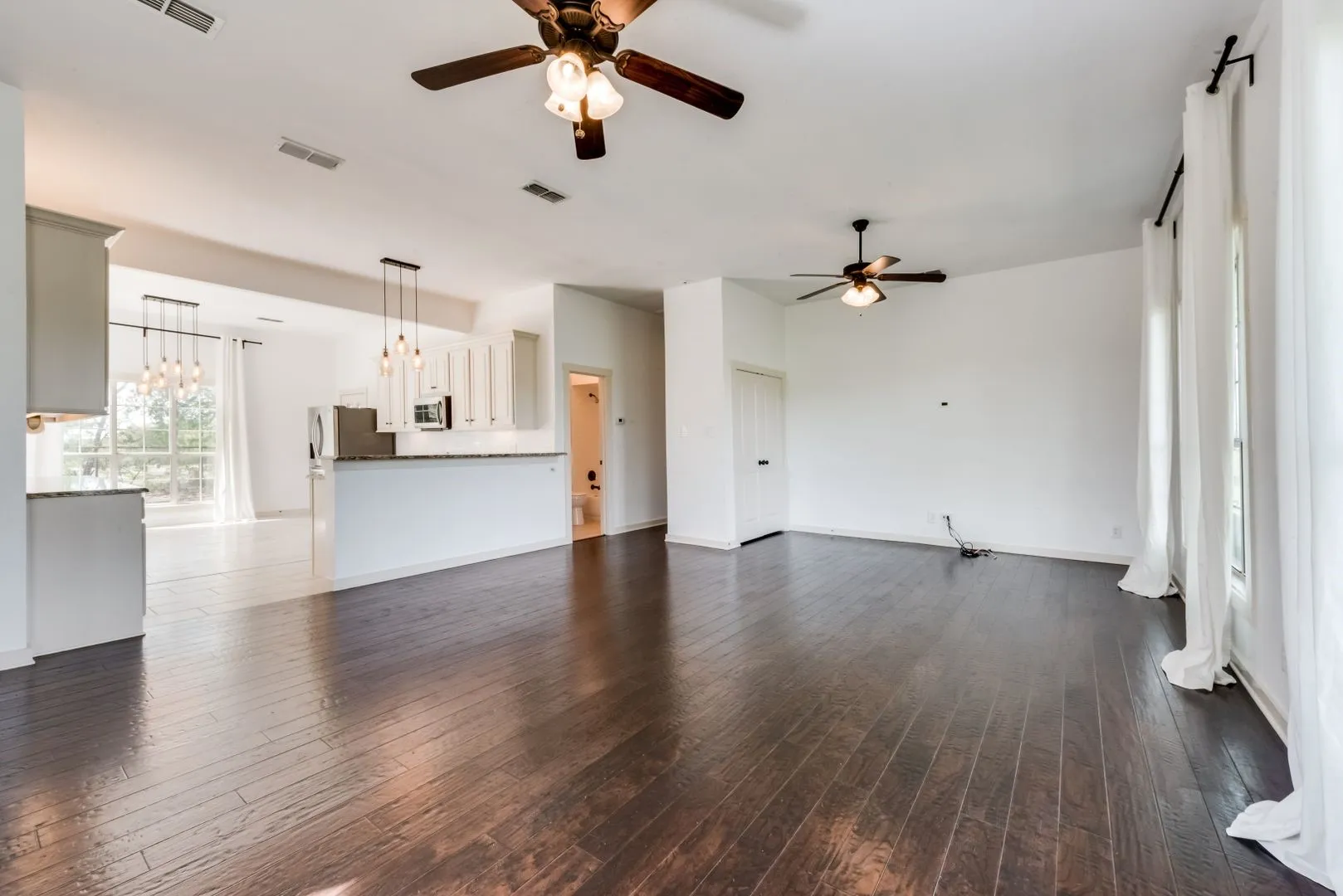 Single Family Residence For Rent in Collin County , 5893 Fm 1827, Mc Kinney, Texas 75071, 3 Bedroom, 2 Bathroom, Garage spaces, 2,075 Sqft, built in 1993, mls#21298079, Real Estate Agent in Mc Kinney, Homes For Rent in Collin county, Homes For Rent in Mc Kinney, Realtor in Mc Kinney Texas, Real Estate Brokerage Independent Realty Texas, Luminita Cordes Realtor