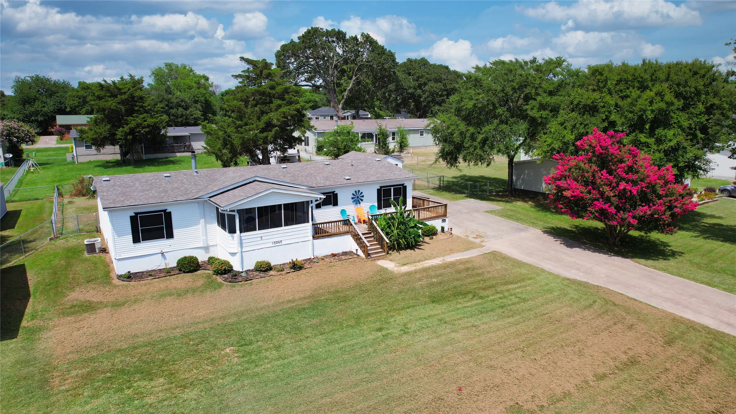 Mobile Home For Sale in Kaufman County , 10245 Northlake Circle, Kemp, Texas 75143, 3 Bedroom, 2 Bathroom, Garage spaces, 1,680 Sqft, built in 2003, mls#21333178, Real Estate Agent in Kemp, Homes For Sale in Kaufman county, Homes For Sale in Kemp, Realtor in Kemp Texas, Real Estate Brokerage Independent Realty Texas, Luminita Cordes Realtor