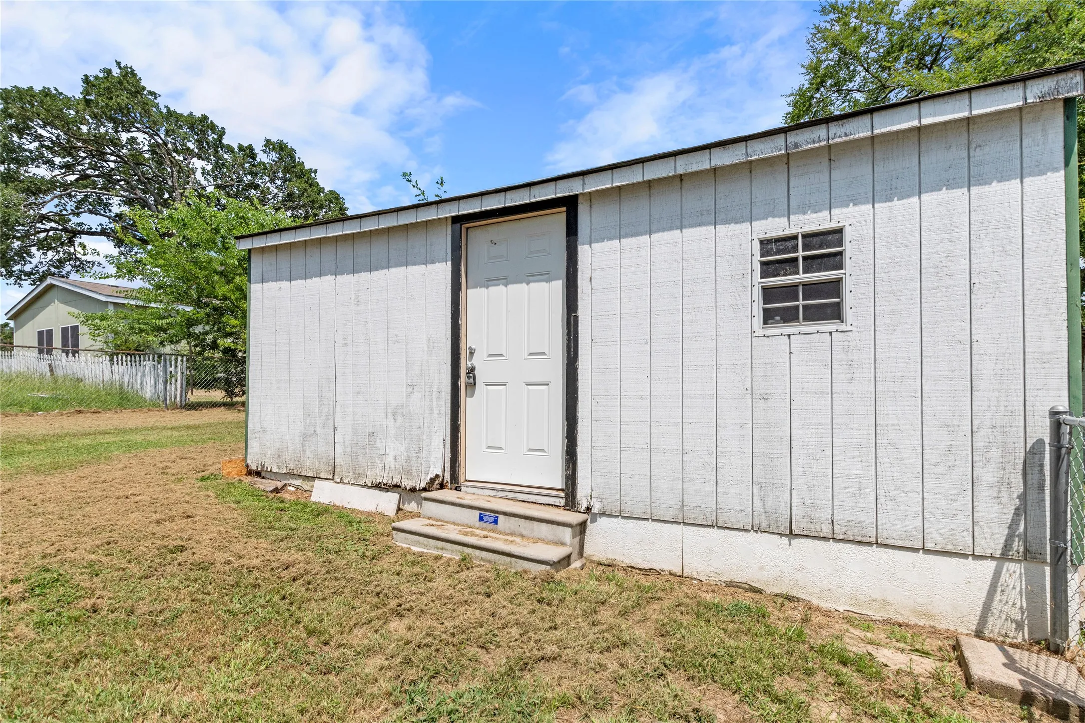 Mobile Home For Sale in Kaufman County , 10245 Northlake Circle, Kemp, Texas 75143, 3 Bedroom, 2 Bathroom, Garage spaces, 1,680 Sqft, built in 2003, mls#21333178, Real Estate Agent in Kemp, Homes For Sale in Kaufman county, Homes For Sale in Kemp, Realtor in Kemp Texas, Real Estate Brokerage Independent Realty Texas, Luminita Cordes Realtor