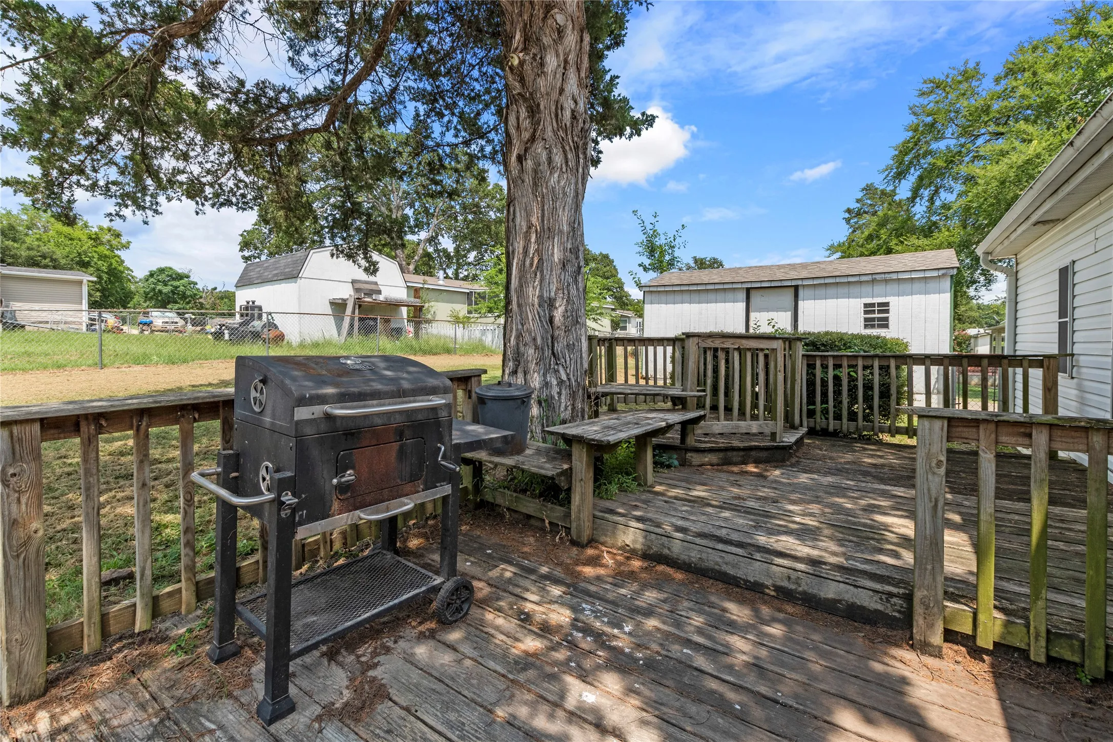 Mobile Home For Sale in Kaufman County , 10245 Northlake Circle, Kemp, Texas 75143, 3 Bedroom, 2 Bathroom, Garage spaces, 1,680 Sqft, built in 2003, mls#21333178, Real Estate Agent in Kemp, Homes For Sale in Kaufman county, Homes For Sale in Kemp, Realtor in Kemp Texas, Real Estate Brokerage Independent Realty Texas, Luminita Cordes Realtor
