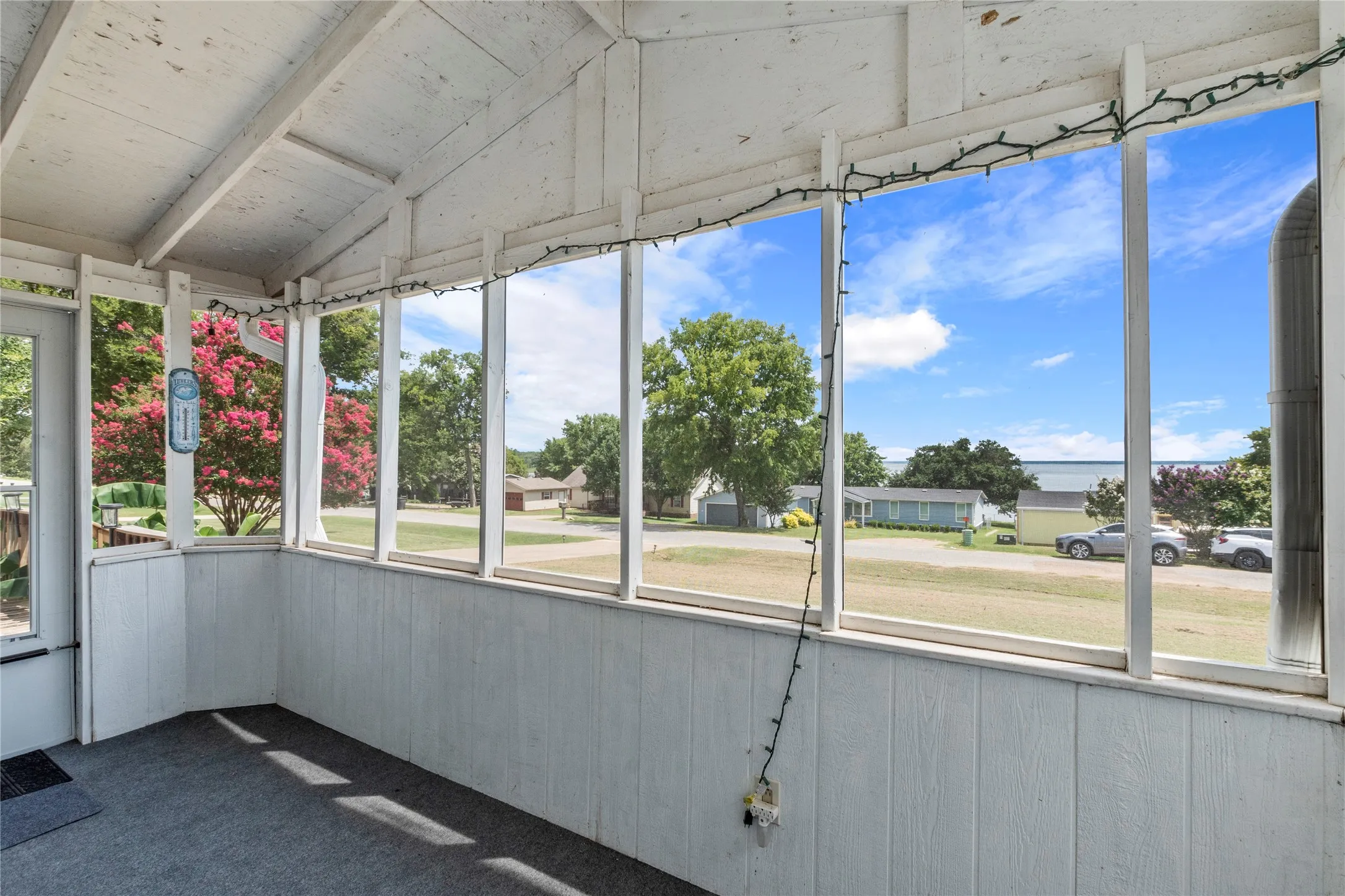 Mobile Home For Sale in Kaufman County , 10245 Northlake Circle, Kemp, Texas 75143, 3 Bedroom, 2 Bathroom, Garage spaces, 1,680 Sqft, built in 2003, mls#21333178, Real Estate Agent in Kemp, Homes For Sale in Kaufman county, Homes For Sale in Kemp, Realtor in Kemp Texas, Real Estate Brokerage Independent Realty Texas, Luminita Cordes Realtor