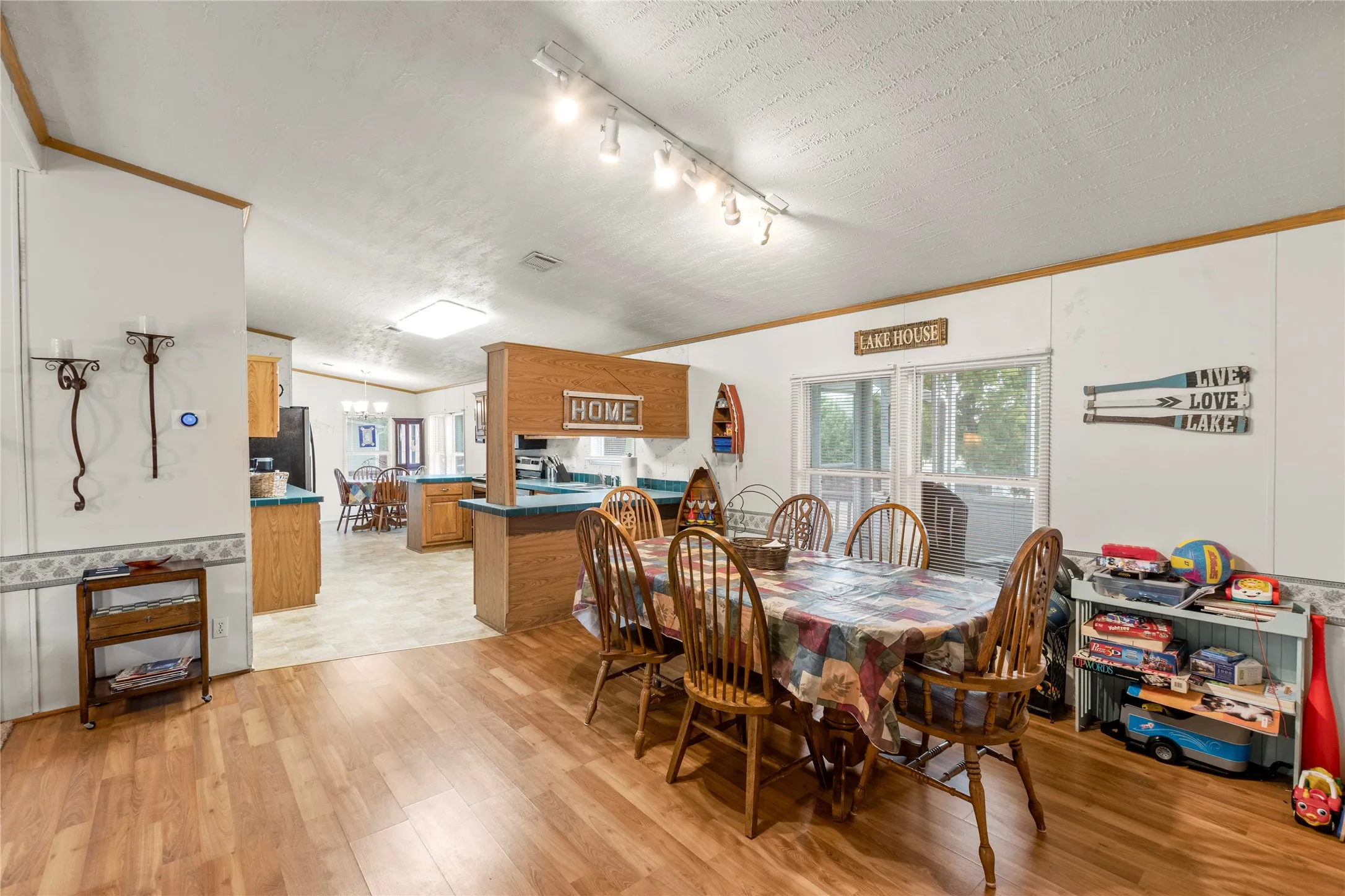 Mobile Home For Sale in Kaufman County , 10245 Northlake Circle, Kemp, Texas 75143, 3 Bedroom, 2 Bathroom, Garage spaces, 1,680 Sqft, built in 2003, mls#21333178, Real Estate Agent in Kemp, Homes For Sale in Kaufman county, Homes For Sale in Kemp, Realtor in Kemp Texas, Real Estate Brokerage Independent Realty Texas, Luminita Cordes Realtor