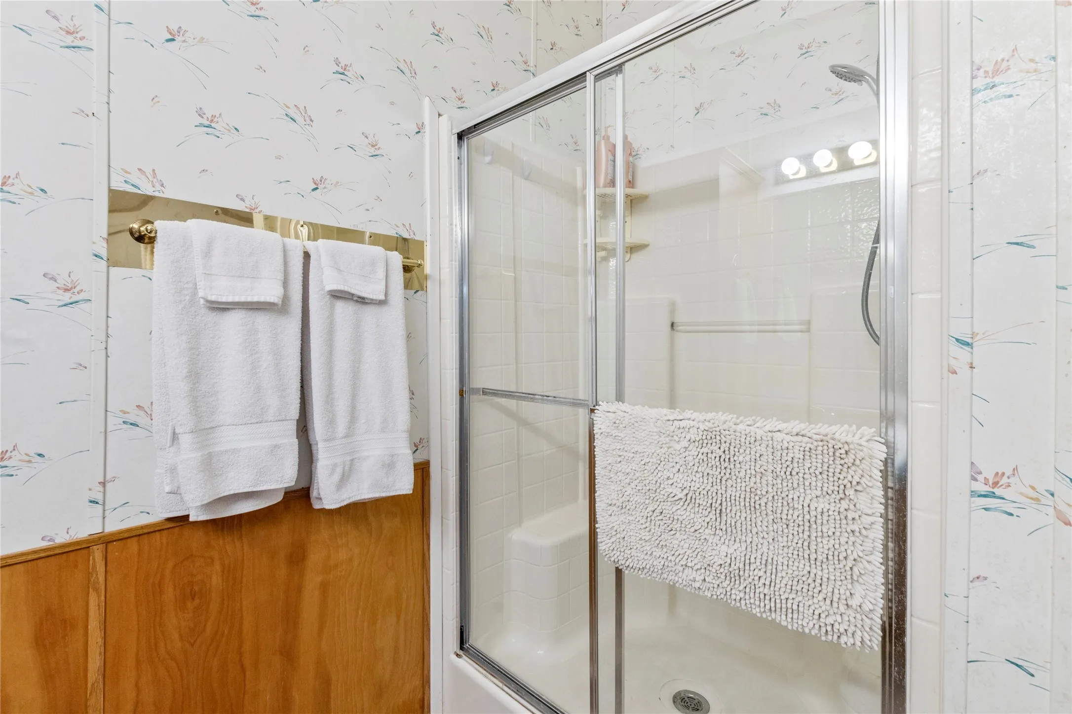 Mobile Home For Sale in Kaufman County , 10245 Northlake Circle, Kemp, Texas 75143, 3 Bedroom, 2 Bathroom, Garage spaces, 1,680 Sqft, built in 2003, mls#21333178, Real Estate Agent in Kemp, Homes For Sale in Kaufman county, Homes For Sale in Kemp, Realtor in Kemp Texas, Real Estate Brokerage Independent Realty Texas, Luminita Cordes Realtor