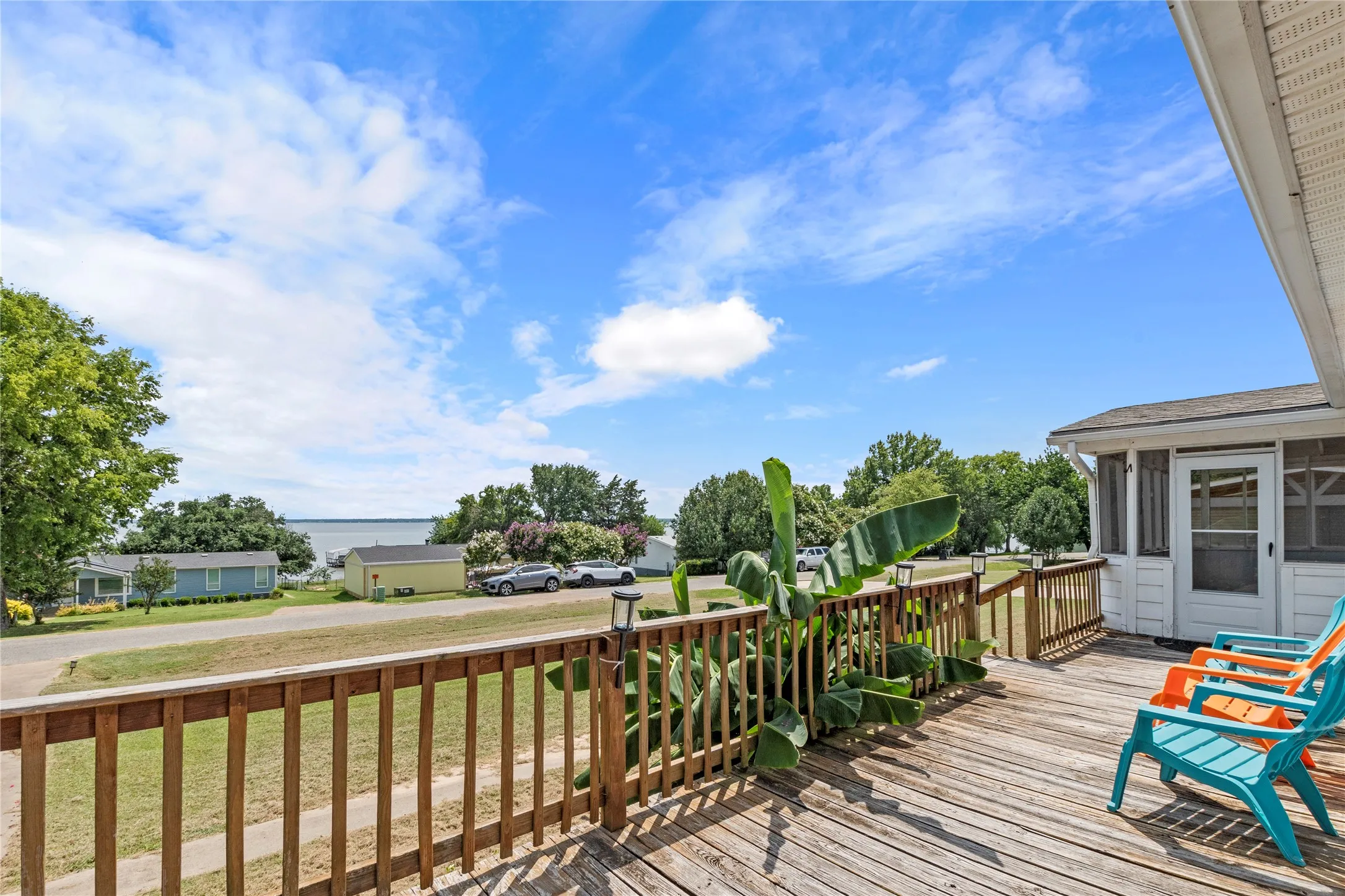 Mobile Home For Sale in Kaufman County , 10245 Northlake Circle, Kemp, Texas 75143, 3 Bedroom, 2 Bathroom, Garage spaces, 1,680 Sqft, built in 2003, mls#21333178, Real Estate Agent in Kemp, Homes For Sale in Kaufman county, Homes For Sale in Kemp, Realtor in Kemp Texas, Real Estate Brokerage Independent Realty Texas, Luminita Cordes Realtor