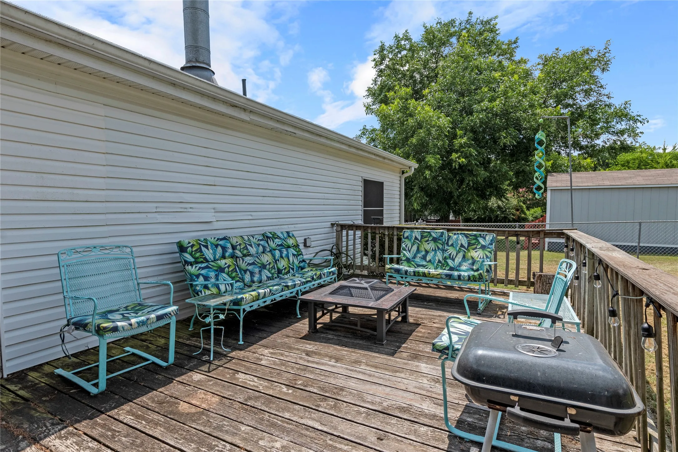 Mobile Home For Sale in Kaufman County , 10245 Northlake Circle, Kemp, Texas 75143, 3 Bedroom, 2 Bathroom, Garage spaces, 1,680 Sqft, built in 2003, mls#21333178, Real Estate Agent in Kemp, Homes For Sale in Kaufman county, Homes For Sale in Kemp, Realtor in Kemp Texas, Real Estate Brokerage Independent Realty Texas, Luminita Cordes Realtor