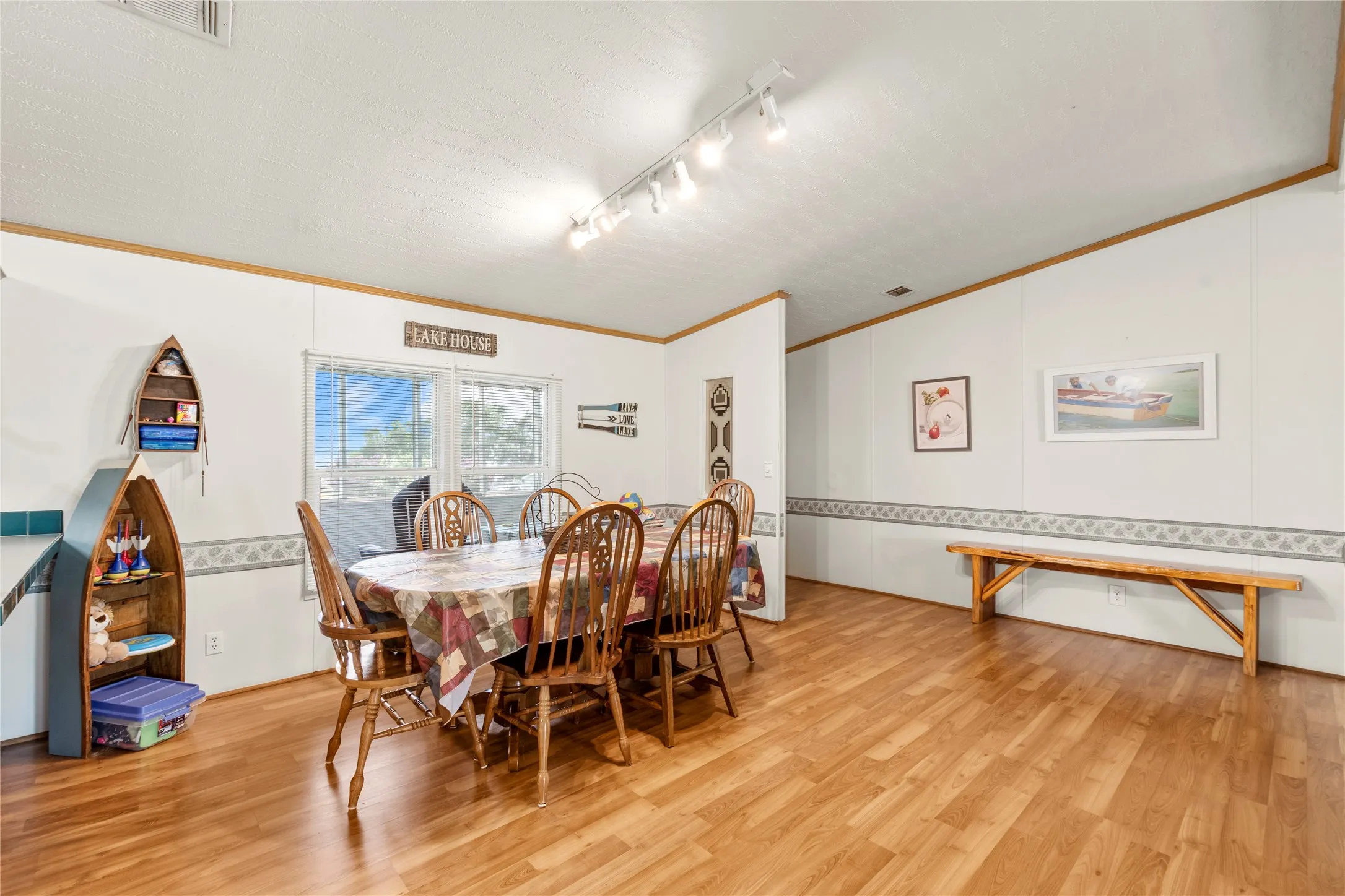 Mobile Home For Sale in Kaufman County , 10245 Northlake Circle, Kemp, Texas 75143, 3 Bedroom, 2 Bathroom, Garage spaces, 1,680 Sqft, built in 2003, mls#21333178, Real Estate Agent in Kemp, Homes For Sale in Kaufman county, Homes For Sale in Kemp, Realtor in Kemp Texas, Real Estate Brokerage Independent Realty Texas, Luminita Cordes Realtor