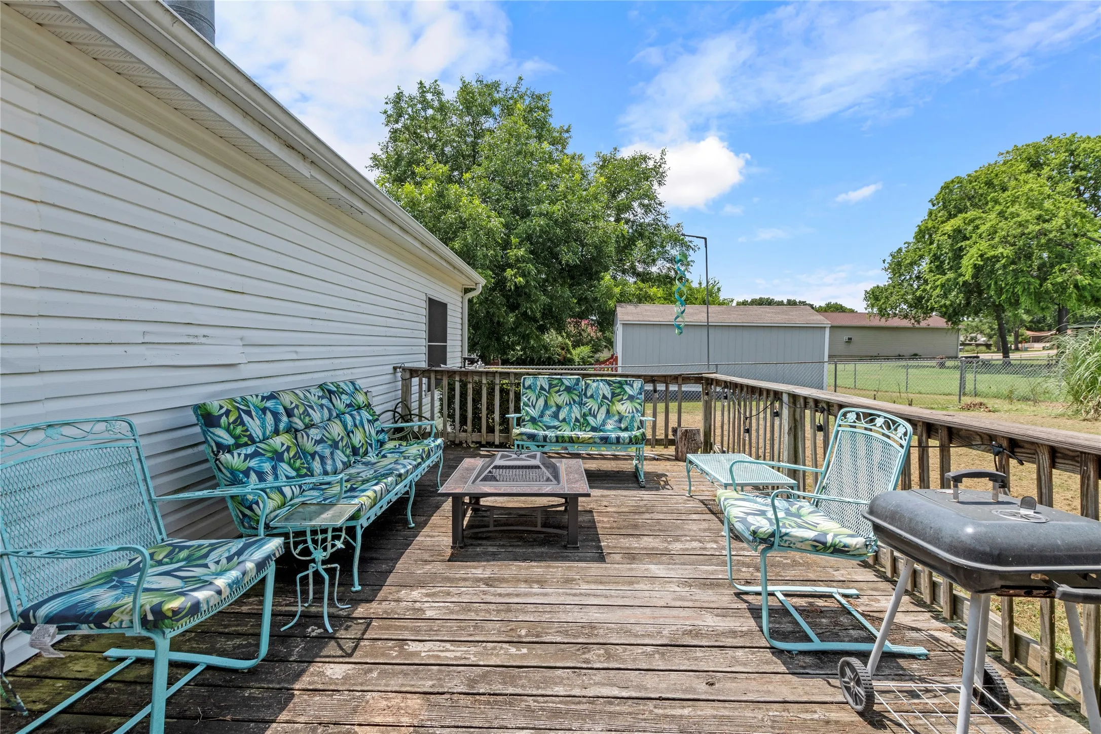 Mobile Home For Sale in Kaufman County , 10245 Northlake Circle, Kemp, Texas 75143, 3 Bedroom, 2 Bathroom, Garage spaces, 1,680 Sqft, built in 2003, mls#21333178, Real Estate Agent in Kemp, Homes For Sale in Kaufman county, Homes For Sale in Kemp, Realtor in Kemp Texas, Real Estate Brokerage Independent Realty Texas, Luminita Cordes Realtor