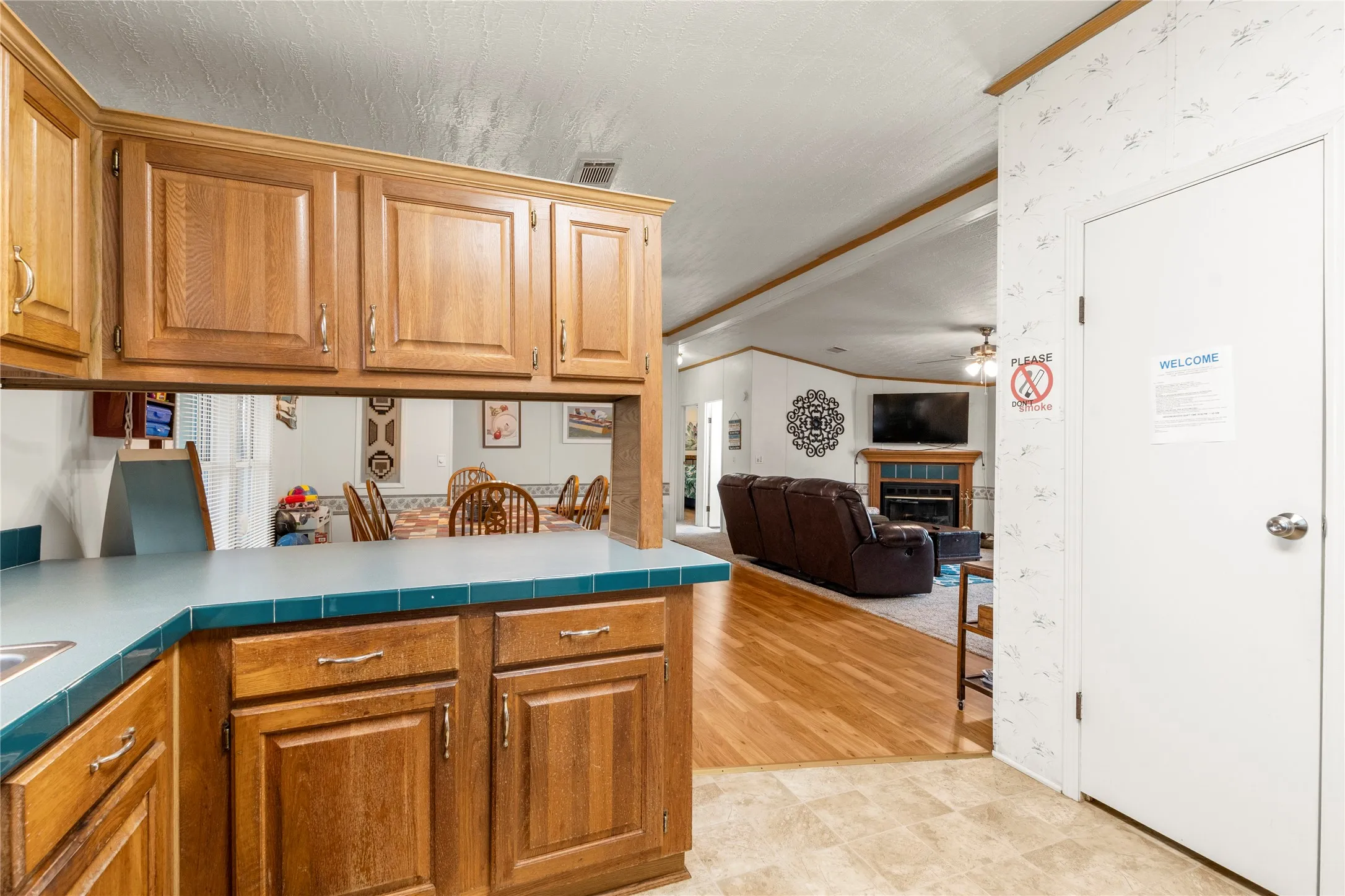 Mobile Home For Sale in Kaufman County , 10245 Northlake Circle, Kemp, Texas 75143, 3 Bedroom, 2 Bathroom, Garage spaces, 1,680 Sqft, built in 2003, mls#21333178, Real Estate Agent in Kemp, Homes For Sale in Kaufman county, Homes For Sale in Kemp, Realtor in Kemp Texas, Real Estate Brokerage Independent Realty Texas, Luminita Cordes Realtor