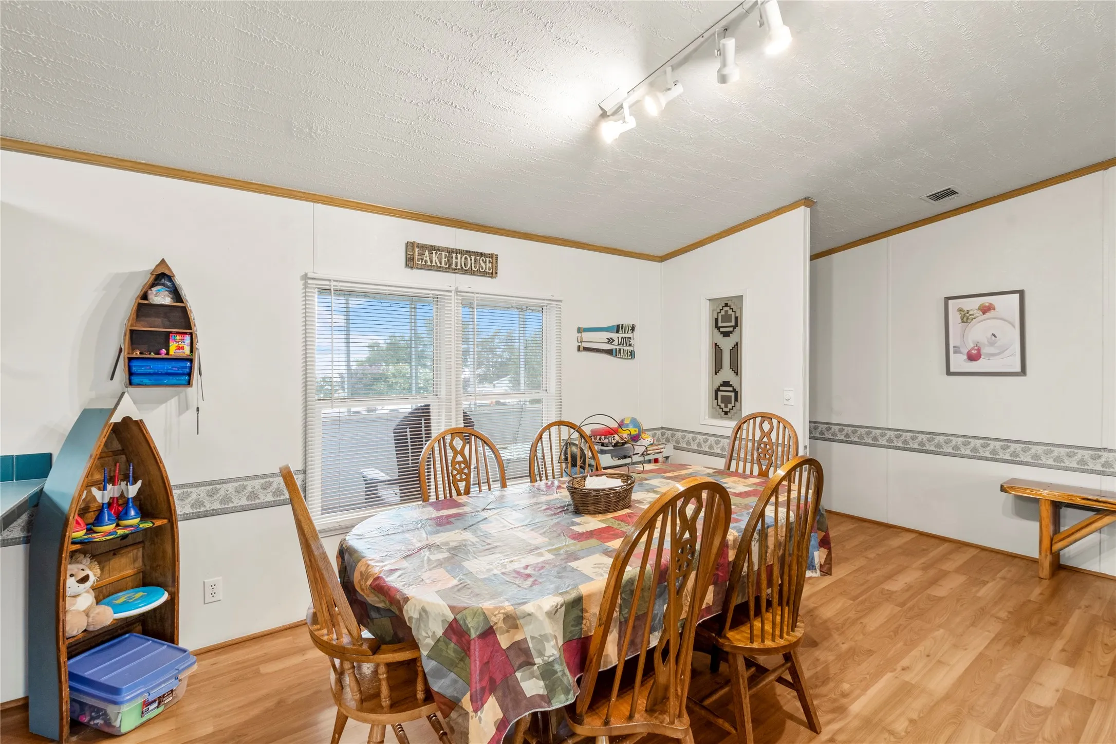 Mobile Home For Sale in Kaufman County , 10245 Northlake Circle, Kemp, Texas 75143, 3 Bedroom, 2 Bathroom, Garage spaces, 1,680 Sqft, built in 2003, mls#21333178, Real Estate Agent in Kemp, Homes For Sale in Kaufman county, Homes For Sale in Kemp, Realtor in Kemp Texas, Real Estate Brokerage Independent Realty Texas, Luminita Cordes Realtor