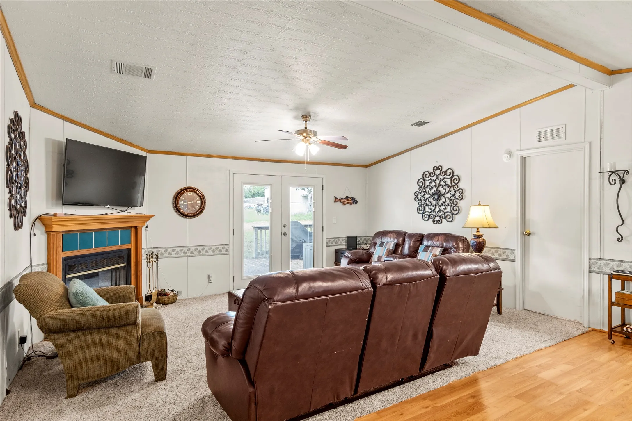 Mobile Home For Sale in Kaufman County , 10245 Northlake Circle, Kemp, Texas 75143, 3 Bedroom, 2 Bathroom, Garage spaces, 1,680 Sqft, built in 2003, mls#21333178, Real Estate Agent in Kemp, Homes For Sale in Kaufman county, Homes For Sale in Kemp, Realtor in Kemp Texas, Real Estate Brokerage Independent Realty Texas, Luminita Cordes Realtor