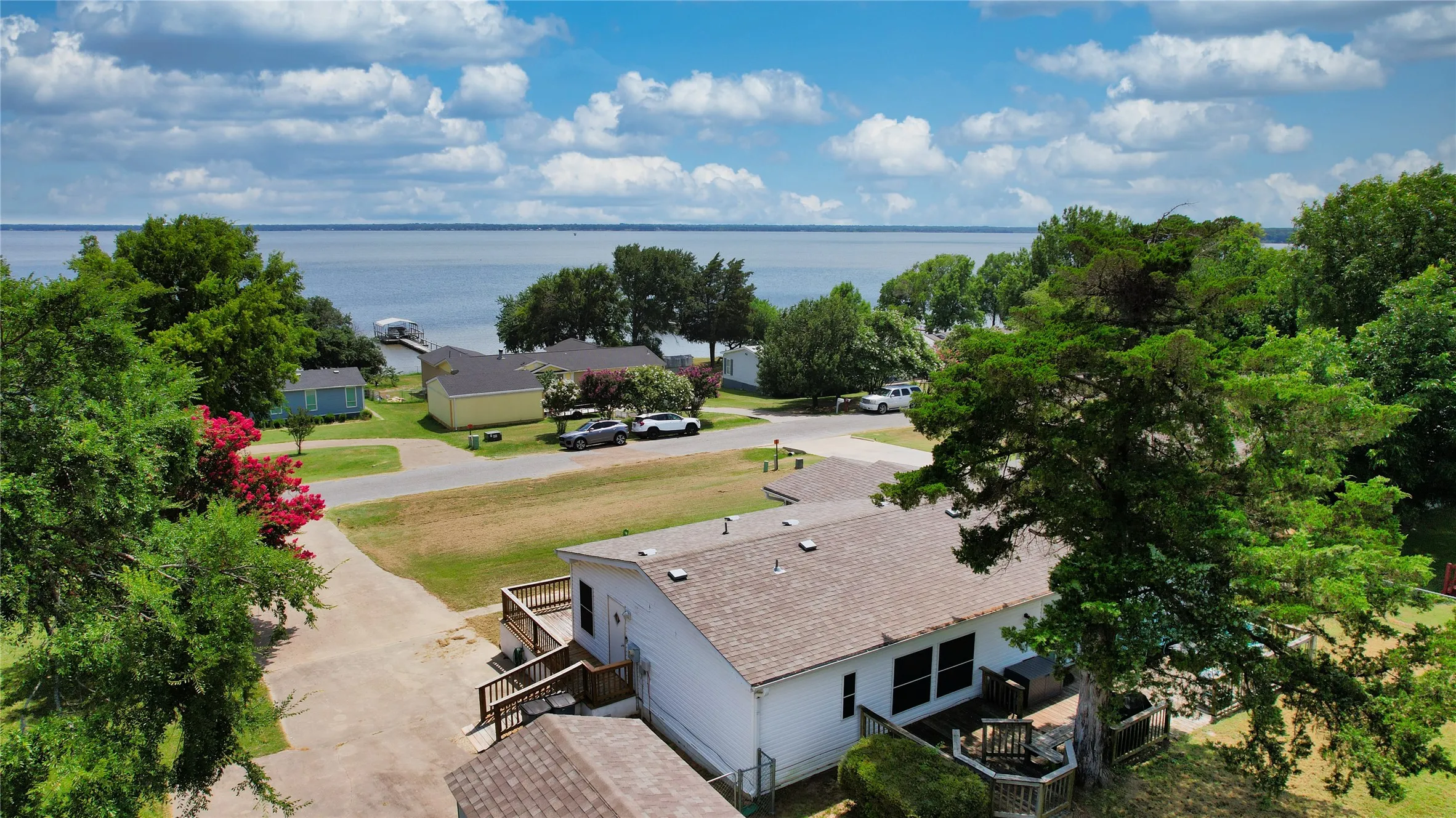 Mobile Home For Sale in Kaufman County , 10245 Northlake Circle, Kemp, Texas 75143, 3 Bedroom, 2 Bathroom, Garage spaces, 1,680 Sqft, built in 2003, mls#21333178, Real Estate Agent in Kemp, Homes For Sale in Kaufman county, Homes For Sale in Kemp, Realtor in Kemp Texas, Real Estate Brokerage Independent Realty Texas, Luminita Cordes Realtor