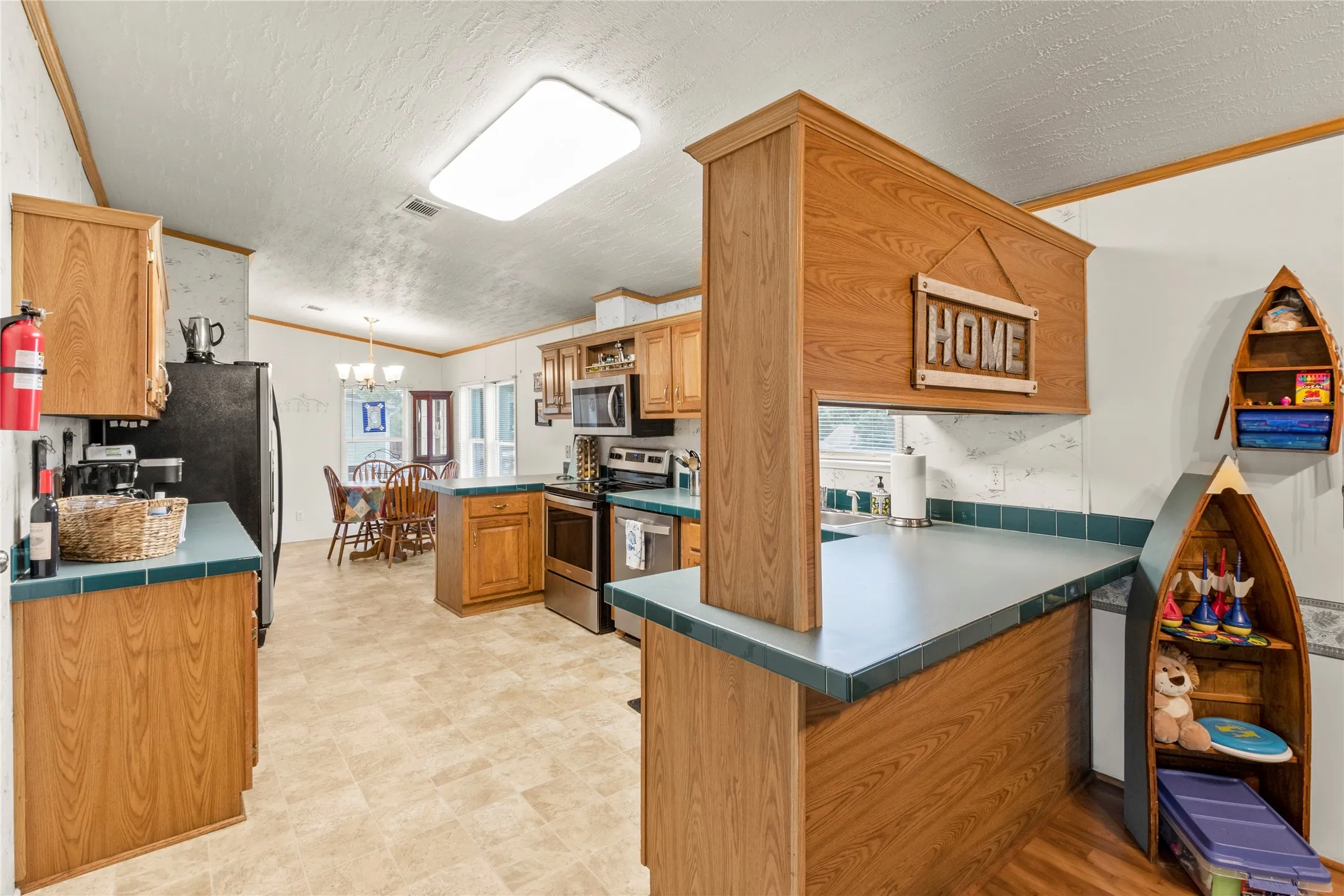 Mobile Home For Sale in Kaufman County , 10245 Northlake Circle, Kemp, Texas 75143, 3 Bedroom, 2 Bathroom, Garage spaces, 1,680 Sqft, built in 2003, mls#21333178, Real Estate Agent in Kemp, Homes For Sale in Kaufman county, Homes For Sale in Kemp, Realtor in Kemp Texas, Real Estate Brokerage Independent Realty Texas, Luminita Cordes Realtor