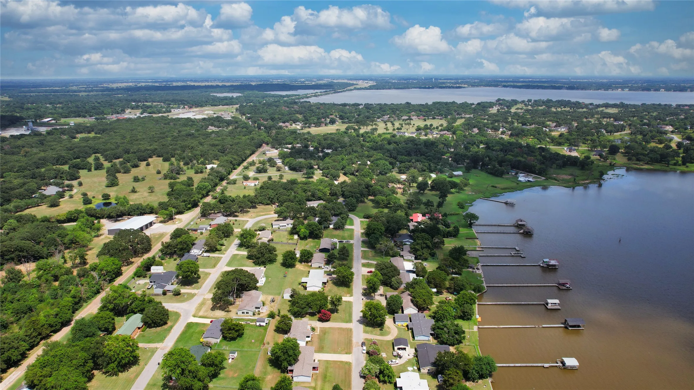 Mobile Home For Sale in Kaufman County , 10245 Northlake Circle, Kemp, Texas 75143, 3 Bedroom, 2 Bathroom, Garage spaces, 1,680 Sqft, built in 2003, mls#21333178, Real Estate Agent in Kemp, Homes For Sale in Kaufman county, Homes For Sale in Kemp, Realtor in Kemp Texas, Real Estate Brokerage Independent Realty Texas, Luminita Cordes Realtor