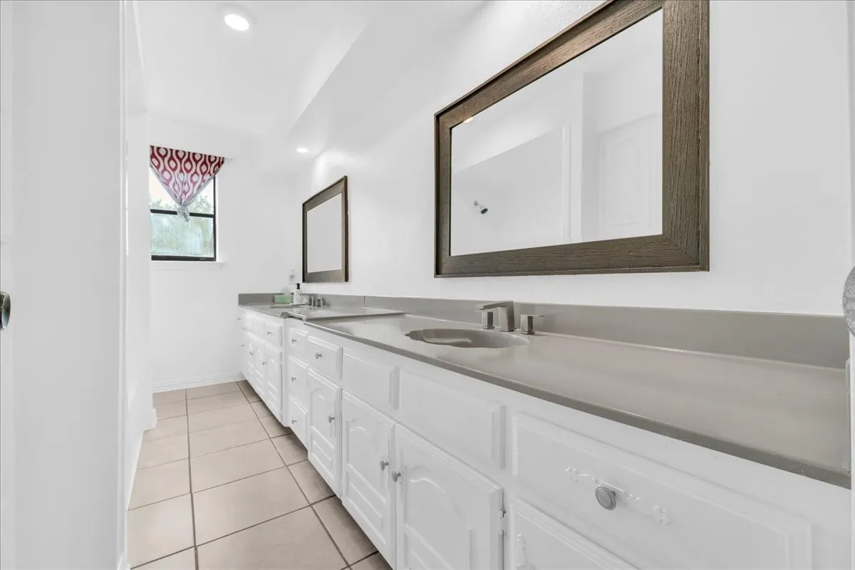 Single Family Residence For Sale in Dallas County , 392 Creekwood Drive, Lancaster, Texas 75146, 5 Bedroom, 3 Bathroom, 2 Garage spaces, 3,260 Sqft, built in 1979, mls#21331825, Real Estate Agent in Lancaster, Homes For Sale in Dallas county, Homes For Sale in Lancaster, Realtor in Lancaster Texas, Real Estate Brokerage Independent Realty Texas, Luminita Cordes Realtor