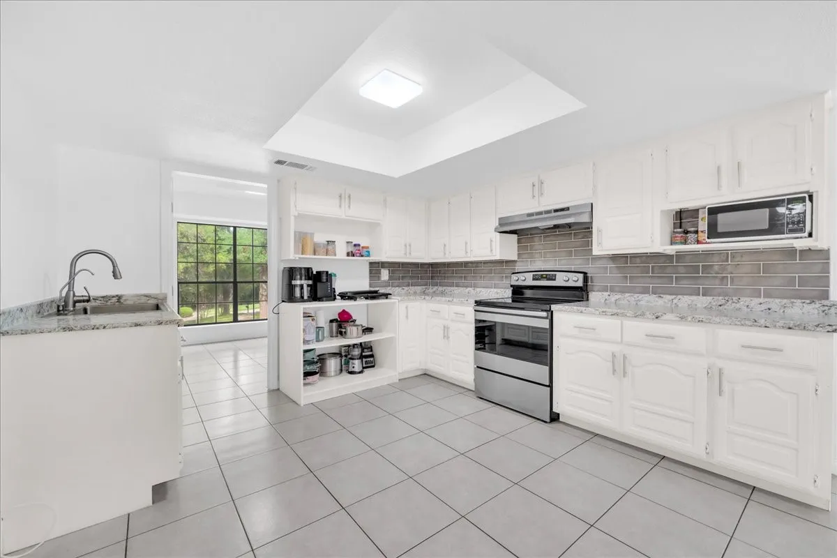 Single Family Residence For Sale in Dallas County , 392 Creekwood Drive, Lancaster, Texas 75146, 5 Bedroom, 3 Bathroom, 2 Garage spaces, 3,260 Sqft, built in 1979, mls#21331825, Real Estate Agent in Lancaster, Homes For Sale in Dallas county, Homes For Sale in Lancaster, Realtor in Lancaster Texas, Real Estate Brokerage Independent Realty Texas, Luminita Cordes Realtor