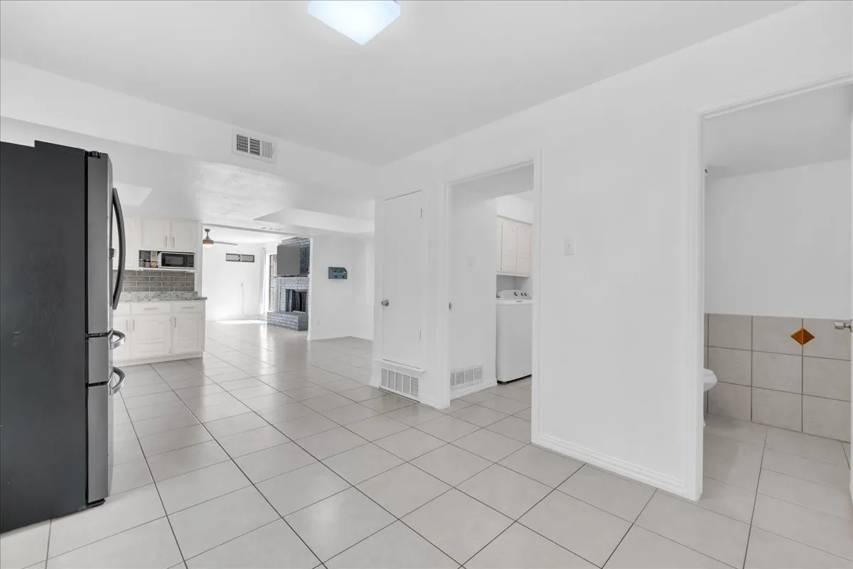 Single Family Residence For Sale in Dallas County , 392 Creekwood Drive, Lancaster, Texas 75146, 5 Bedroom, 3 Bathroom, 2 Garage spaces, 3,260 Sqft, built in 1979, mls#21331825, Real Estate Agent in Lancaster, Homes For Sale in Dallas county, Homes For Sale in Lancaster, Realtor in Lancaster Texas, Real Estate Brokerage Independent Realty Texas, Luminita Cordes Realtor