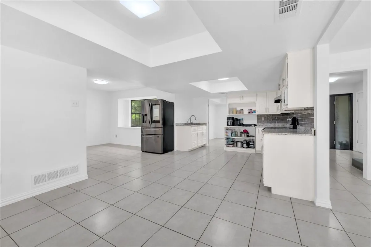 Single Family Residence For Sale in Dallas County , 392 Creekwood Drive, Lancaster, Texas 75146, 5 Bedroom, 3 Bathroom, 2 Garage spaces, 3,260 Sqft, built in 1979, mls#21331825, Real Estate Agent in Lancaster, Homes For Sale in Dallas county, Homes For Sale in Lancaster, Realtor in Lancaster Texas, Real Estate Brokerage Independent Realty Texas, Luminita Cordes Realtor