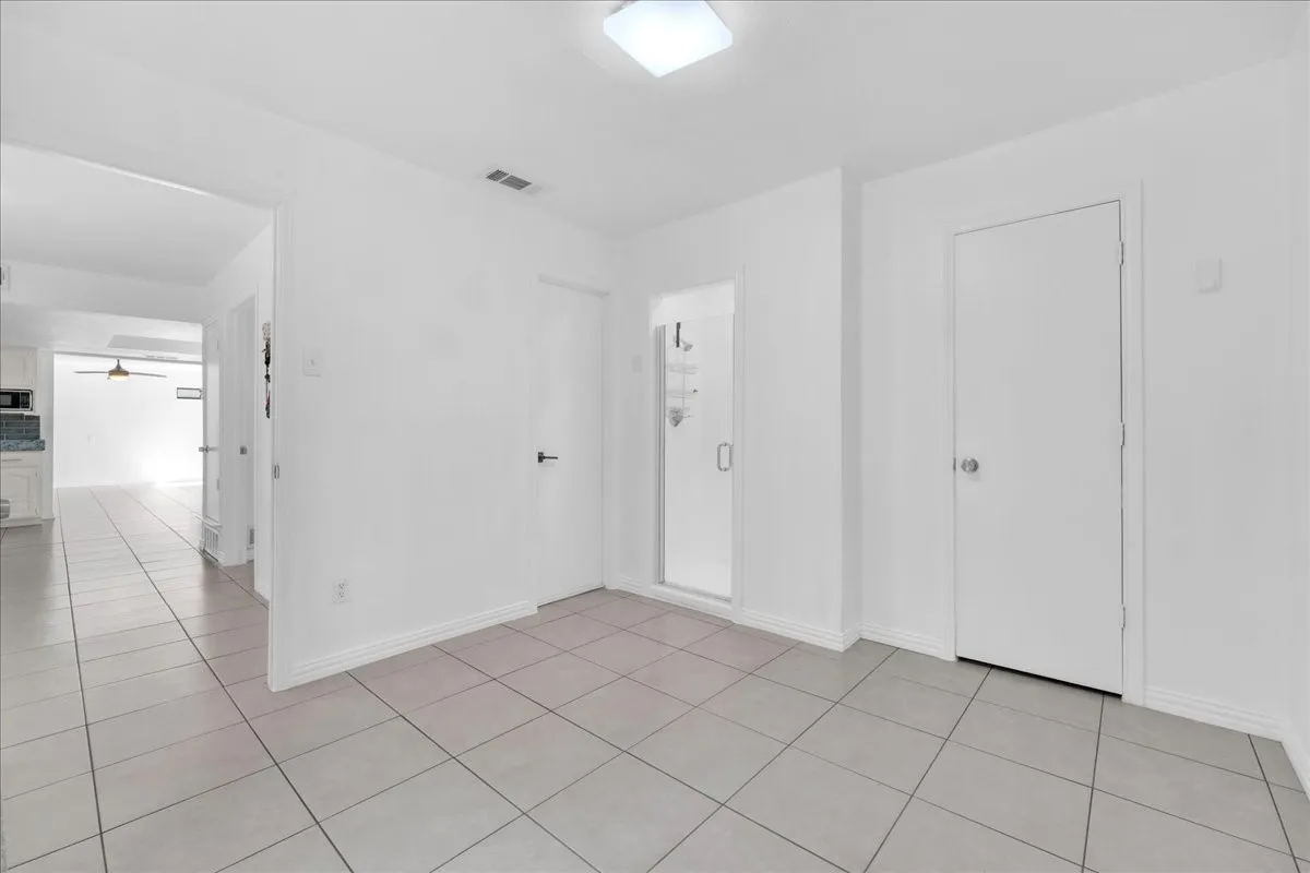Single Family Residence For Sale in Dallas County , 392 Creekwood Drive, Lancaster, Texas 75146, 5 Bedroom, 3 Bathroom, 2 Garage spaces, 3,260 Sqft, built in 1979, mls#21331825, Real Estate Agent in Lancaster, Homes For Sale in Dallas county, Homes For Sale in Lancaster, Realtor in Lancaster Texas, Real Estate Brokerage Independent Realty Texas, Luminita Cordes Realtor