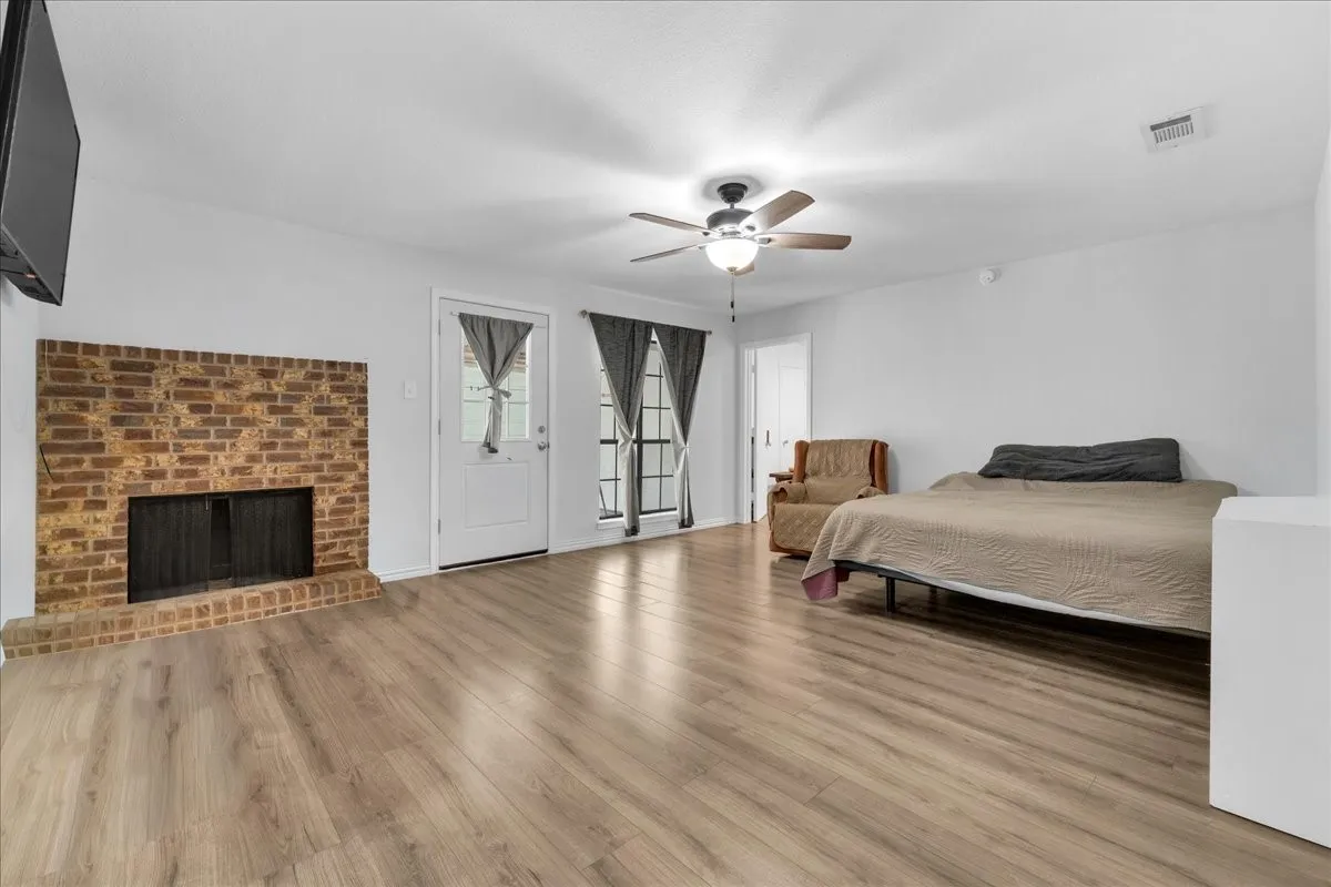 Single Family Residence For Sale in Dallas County , 392 Creekwood Drive, Lancaster, Texas 75146, 5 Bedroom, 3 Bathroom, 2 Garage spaces, 3,260 Sqft, built in 1979, mls#21331825, Real Estate Agent in Lancaster, Homes For Sale in Dallas county, Homes For Sale in Lancaster, Realtor in Lancaster Texas, Real Estate Brokerage Independent Realty Texas, Luminita Cordes Realtor