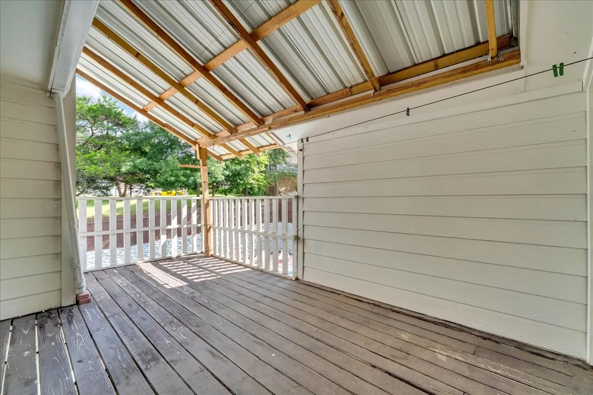 Single Family Residence For Sale in Dallas County , 392 Creekwood Drive, Lancaster, Texas 75146, 5 Bedroom, 3 Bathroom, 2 Garage spaces, 3,260 Sqft, built in 1979, mls#21331825, Real Estate Agent in Lancaster, Homes For Sale in Dallas county, Homes For Sale in Lancaster, Realtor in Lancaster Texas, Real Estate Brokerage Independent Realty Texas, Luminita Cordes Realtor