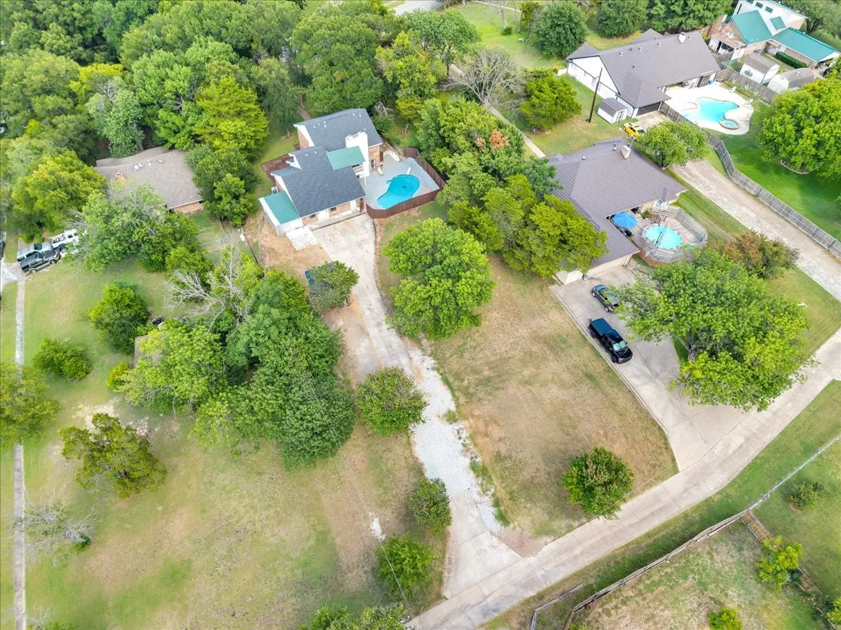 Single Family Residence For Sale in Dallas County , 392 Creekwood Drive, Lancaster, Texas 75146, 5 Bedroom, 3 Bathroom, 2 Garage spaces, 3,260 Sqft, built in 1979, mls#21331825, Real Estate Agent in Lancaster, Homes For Sale in Dallas county, Homes For Sale in Lancaster, Realtor in Lancaster Texas, Real Estate Brokerage Independent Realty Texas, Luminita Cordes Realtor