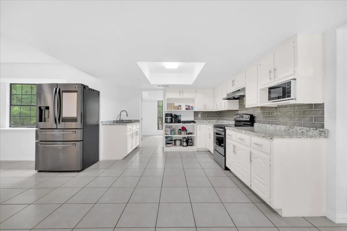 Single Family Residence For Sale in Dallas County , 392 Creekwood Drive, Lancaster, Texas 75146, 5 Bedroom, 3 Bathroom, 2 Garage spaces, 3,260 Sqft, built in 1979, mls#21331825, Real Estate Agent in Lancaster, Homes For Sale in Dallas county, Homes For Sale in Lancaster, Realtor in Lancaster Texas, Real Estate Brokerage Independent Realty Texas, Luminita Cordes Realtor