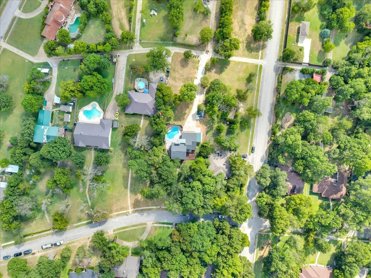 Single Family Residence For Sale in Dallas County , 392 Creekwood Drive, Lancaster, Texas 75146, 5 Bedroom, 3 Bathroom, 2 Garage spaces, 3,260 Sqft, built in 1979, mls#21331825, Real Estate Agent in Lancaster, Homes For Sale in Dallas county, Homes For Sale in Lancaster, Realtor in Lancaster Texas, Real Estate Brokerage Independent Realty Texas, Luminita Cordes Realtor
