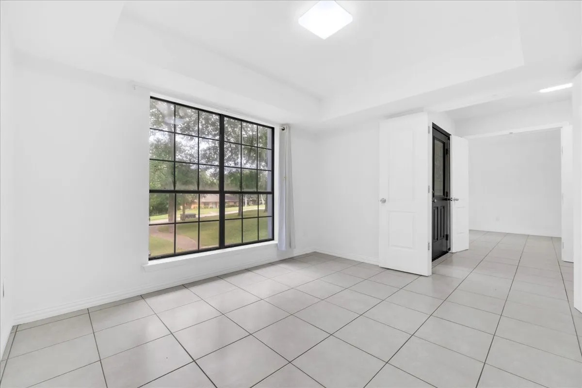 Single Family Residence For Sale in Dallas County , 392 Creekwood Drive, Lancaster, Texas 75146, 5 Bedroom, 3 Bathroom, 2 Garage spaces, 3,260 Sqft, built in 1979, mls#21331825, Real Estate Agent in Lancaster, Homes For Sale in Dallas county, Homes For Sale in Lancaster, Realtor in Lancaster Texas, Real Estate Brokerage Independent Realty Texas, Luminita Cordes Realtor