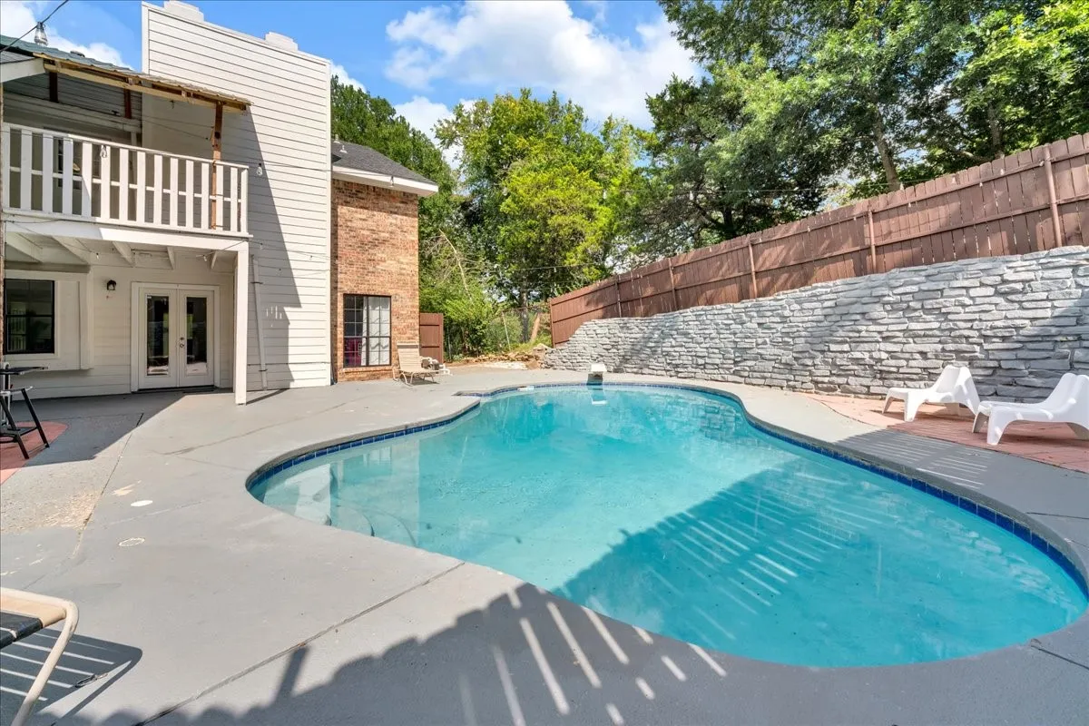 Single Family Residence For Sale in Dallas County , 392 Creekwood Drive, Lancaster, Texas 75146, 5 Bedroom, 3 Bathroom, 2 Garage spaces, 3,260 Sqft, built in 1979, mls#21331825, Real Estate Agent in Lancaster, Homes For Sale in Dallas county, Homes For Sale in Lancaster, Realtor in Lancaster Texas, Real Estate Brokerage Independent Realty Texas, Luminita Cordes Realtor