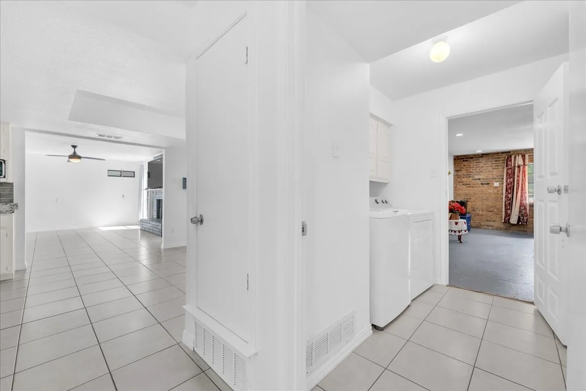 Single Family Residence For Sale in Dallas County , 392 Creekwood Drive, Lancaster, Texas 75146, 5 Bedroom, 3 Bathroom, 2 Garage spaces, 3,260 Sqft, built in 1979, mls#21331825, Real Estate Agent in Lancaster, Homes For Sale in Dallas county, Homes For Sale in Lancaster, Realtor in Lancaster Texas, Real Estate Brokerage Independent Realty Texas, Luminita Cordes Realtor