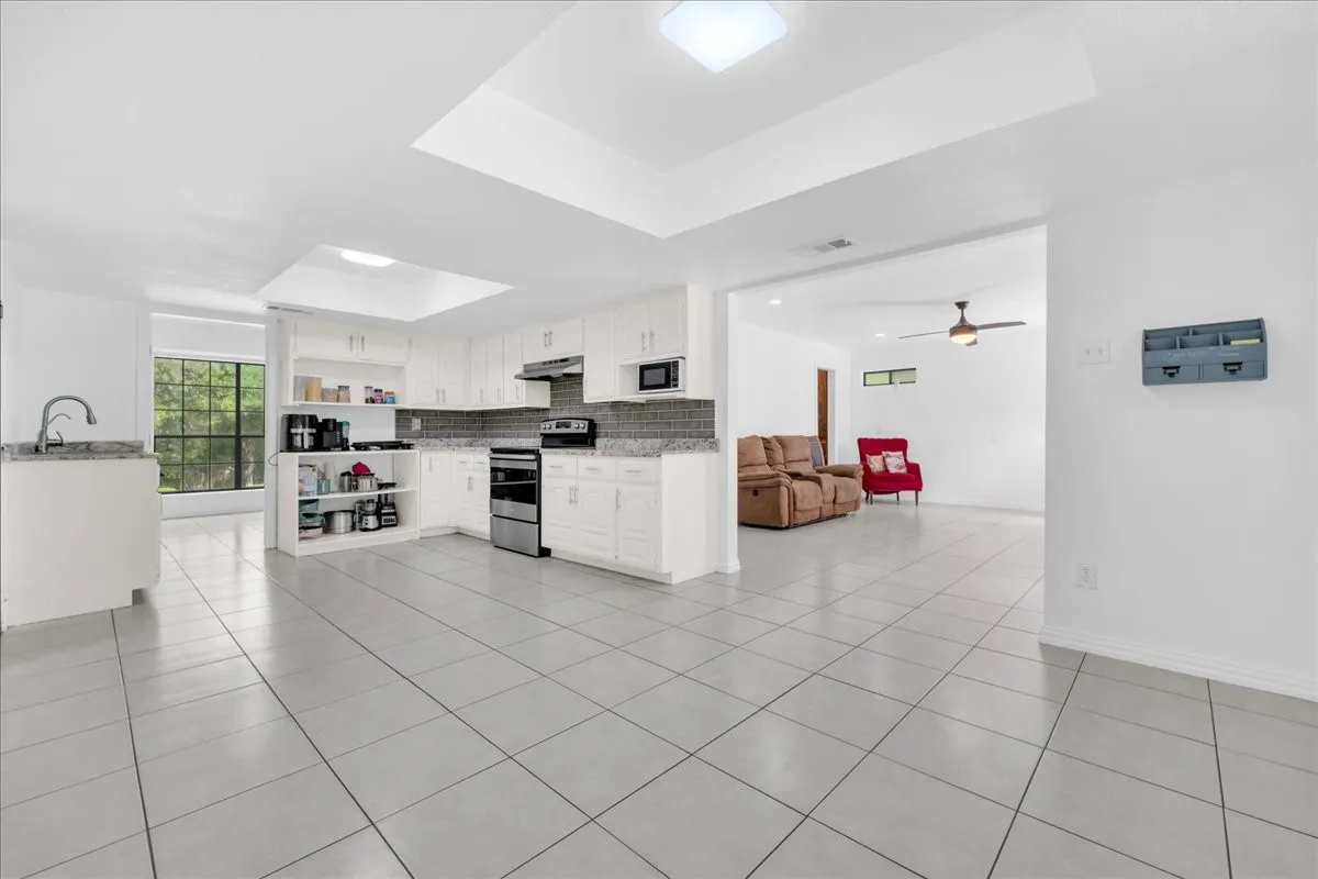 Single Family Residence For Sale in Dallas County , 392 Creekwood Drive, Lancaster, Texas 75146, 5 Bedroom, 3 Bathroom, 2 Garage spaces, 3,260 Sqft, built in 1979, mls#21331825, Real Estate Agent in Lancaster, Homes For Sale in Dallas county, Homes For Sale in Lancaster, Realtor in Lancaster Texas, Real Estate Brokerage Independent Realty Texas, Luminita Cordes Realtor