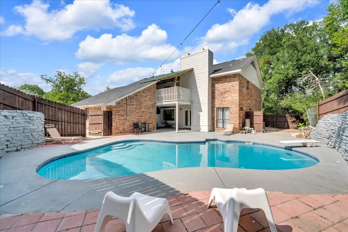 Single Family Residence For Sale in Dallas County , 392 Creekwood Drive, Lancaster, Texas 75146, 5 Bedroom, 3 Bathroom, 2 Garage spaces, 3,260 Sqft, built in 1979, mls#21331825, Real Estate Agent in Lancaster, Homes For Sale in Dallas county, Homes For Sale in Lancaster, Realtor in Lancaster Texas, Real Estate Brokerage Independent Realty Texas, Luminita Cordes Realtor