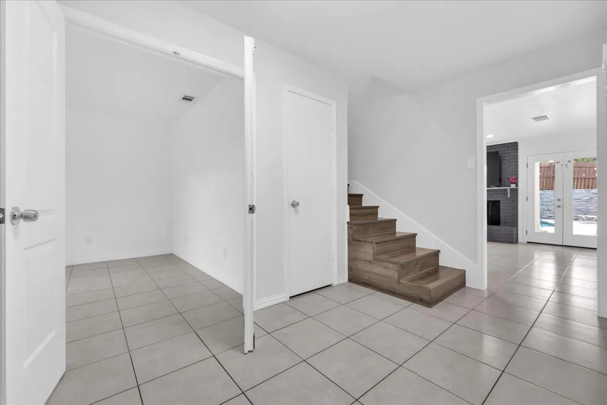 Single Family Residence For Sale in Dallas County , 392 Creekwood Drive, Lancaster, Texas 75146, 5 Bedroom, 3 Bathroom, 2 Garage spaces, 3,260 Sqft, built in 1979, mls#21331825, Real Estate Agent in Lancaster, Homes For Sale in Dallas county, Homes For Sale in Lancaster, Realtor in Lancaster Texas, Real Estate Brokerage Independent Realty Texas, Luminita Cordes Realtor