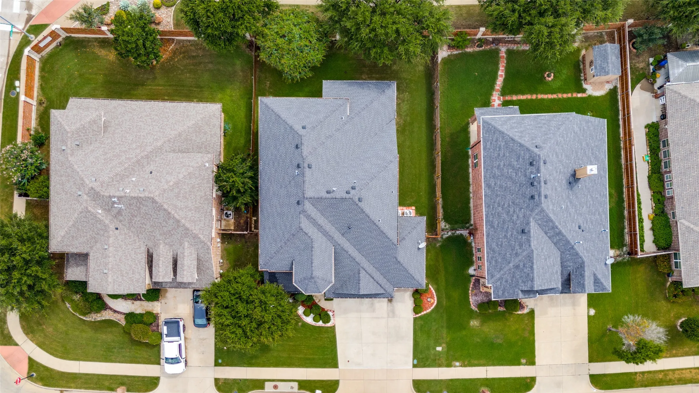 Single Family Residence For Sale in Tarrant County , 2311 Tawny Owl Road, Grand Prairie, Texas 75052, 4 Bedroom, 4 Bathroom, 3 Garage spaces, 3,010 Sqft, built in 2013, mls#21333872, Real Estate Agent in Grand Prairie, Homes For Sale in Tarrant county, Homes For Sale in Grand Prairie, Realtor in Grand Prairie Texas, Real Estate Brokerage Independent Realty Texas, Luminita Cordes Realtor