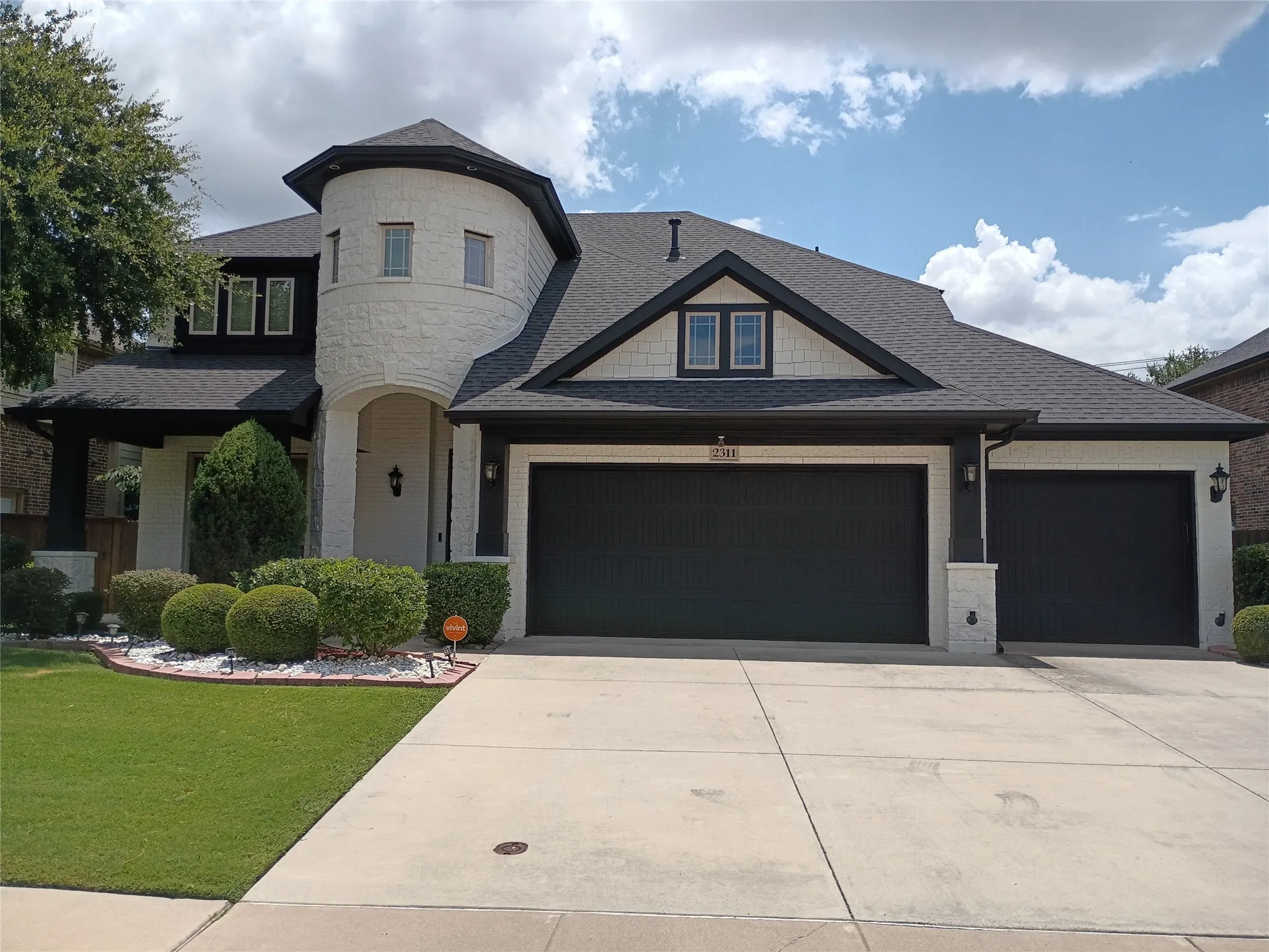 Single Family Residence For Sale in Tarrant County , 2311 Tawny Owl Road, Grand Prairie, Texas 75052, 4 Bedroom, 4 Bathroom, 3 Garage spaces, 3,010 Sqft, built in 2013, mls#21333872, Real Estate Agent in Grand Prairie, Homes For Sale in Tarrant county, Homes For Sale in Grand Prairie, Realtor in Grand Prairie Texas, Real Estate Brokerage Independent Realty Texas, Luminita Cordes Realtor