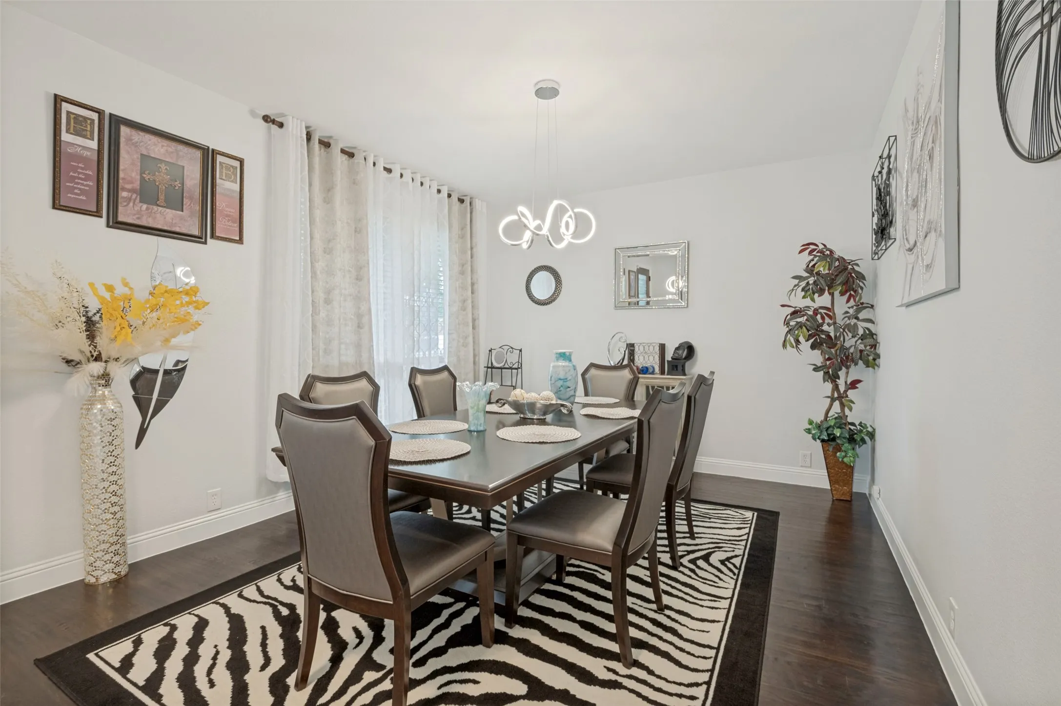 Single Family Residence For Sale in Tarrant County , 2311 Tawny Owl Road, Grand Prairie, Texas 75052, 4 Bedroom, 4 Bathroom, 3 Garage spaces, 3,010 Sqft, built in 2013, mls#21333872, Real Estate Agent in Grand Prairie, Homes For Sale in Tarrant county, Homes For Sale in Grand Prairie, Realtor in Grand Prairie Texas, Real Estate Brokerage Independent Realty Texas, Luminita Cordes Realtor