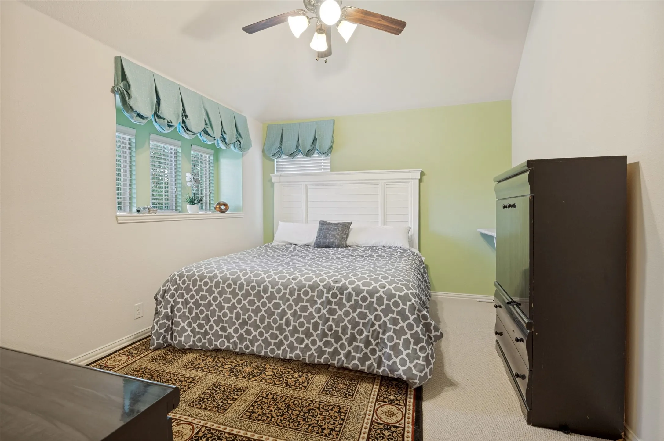 Single Family Residence For Sale in Tarrant County , 2311 Tawny Owl Road, Grand Prairie, Texas 75052, 4 Bedroom, 4 Bathroom, 3 Garage spaces, 3,010 Sqft, built in 2013, mls#21333872, Real Estate Agent in Grand Prairie, Homes For Sale in Tarrant county, Homes For Sale in Grand Prairie, Realtor in Grand Prairie Texas, Real Estate Brokerage Independent Realty Texas, Luminita Cordes Realtor