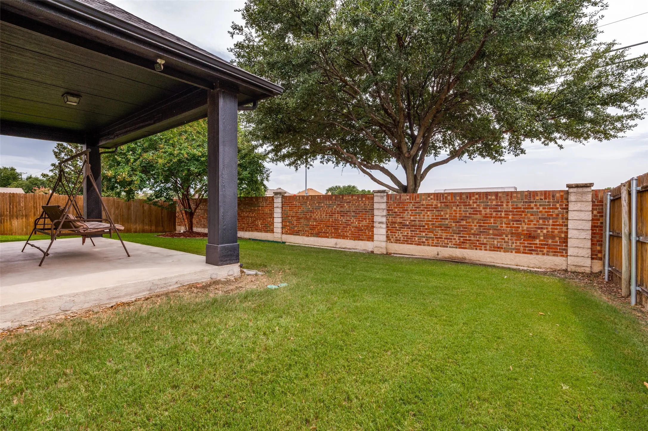 Single Family Residence For Sale in Tarrant County , 2311 Tawny Owl Road, Grand Prairie, Texas 75052, 4 Bedroom, 4 Bathroom, 3 Garage spaces, 3,010 Sqft, built in 2013, mls#21333872, Real Estate Agent in Grand Prairie, Homes For Sale in Tarrant county, Homes For Sale in Grand Prairie, Realtor in Grand Prairie Texas, Real Estate Brokerage Independent Realty Texas, Luminita Cordes Realtor