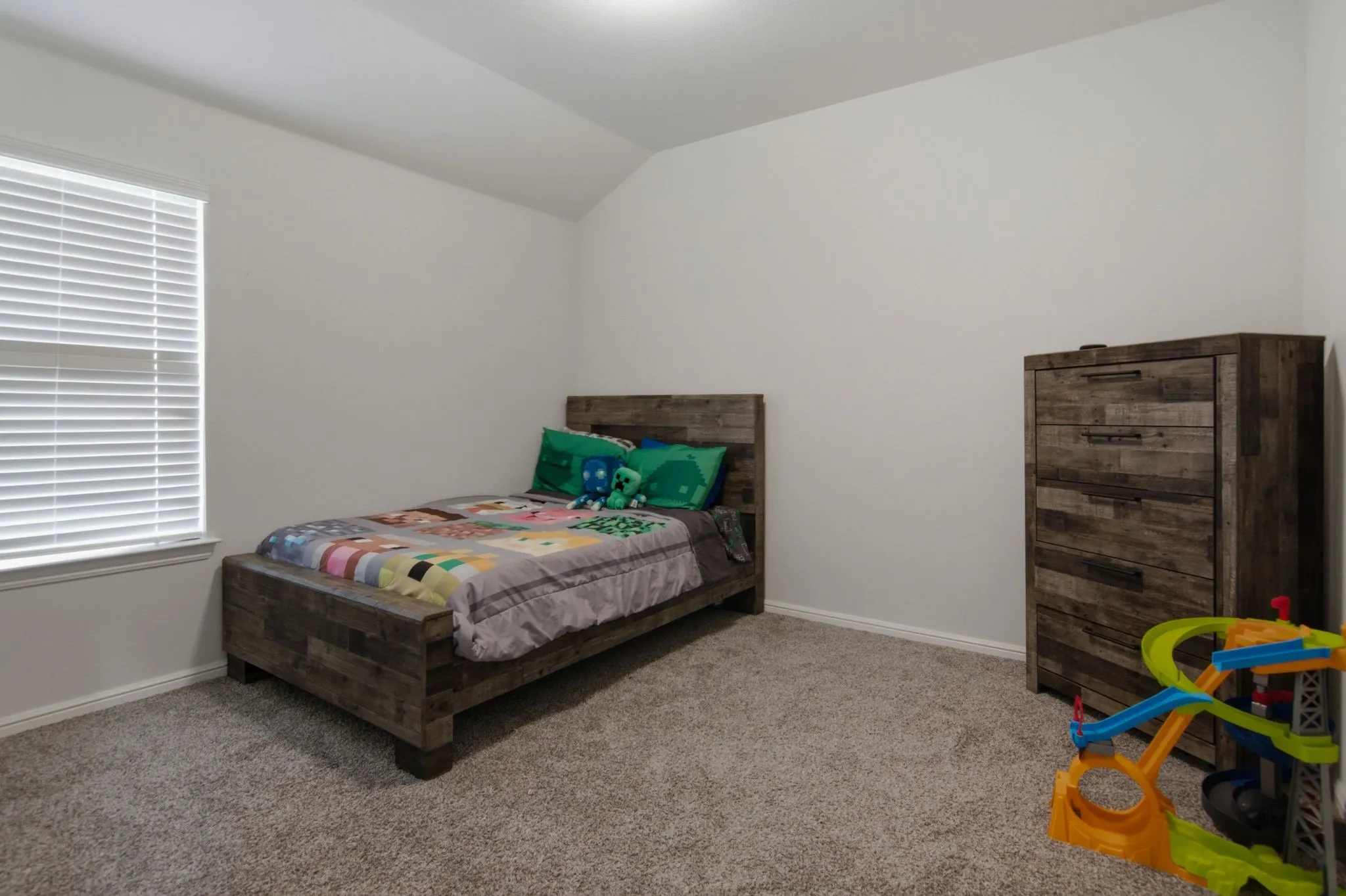 Single Family Residence For Sale in Tarrant County , 9736 Snowbell Lane, Fort Worth, Texas 76036, 5 Bedrooms, 2 Bathrooms, 2 Garage spaces, 2,127 Sqft, built in 2020, Price $349,999, mls#21300359, Real Estate Agent in Fort Worth, Homes For Sale in Tarrant county, Homes For Sale in Fort Worth, Realtor in Fort Worth Texas, Real Estate Brokerage Independent Realty Texas, Luminita Cordes Realtor