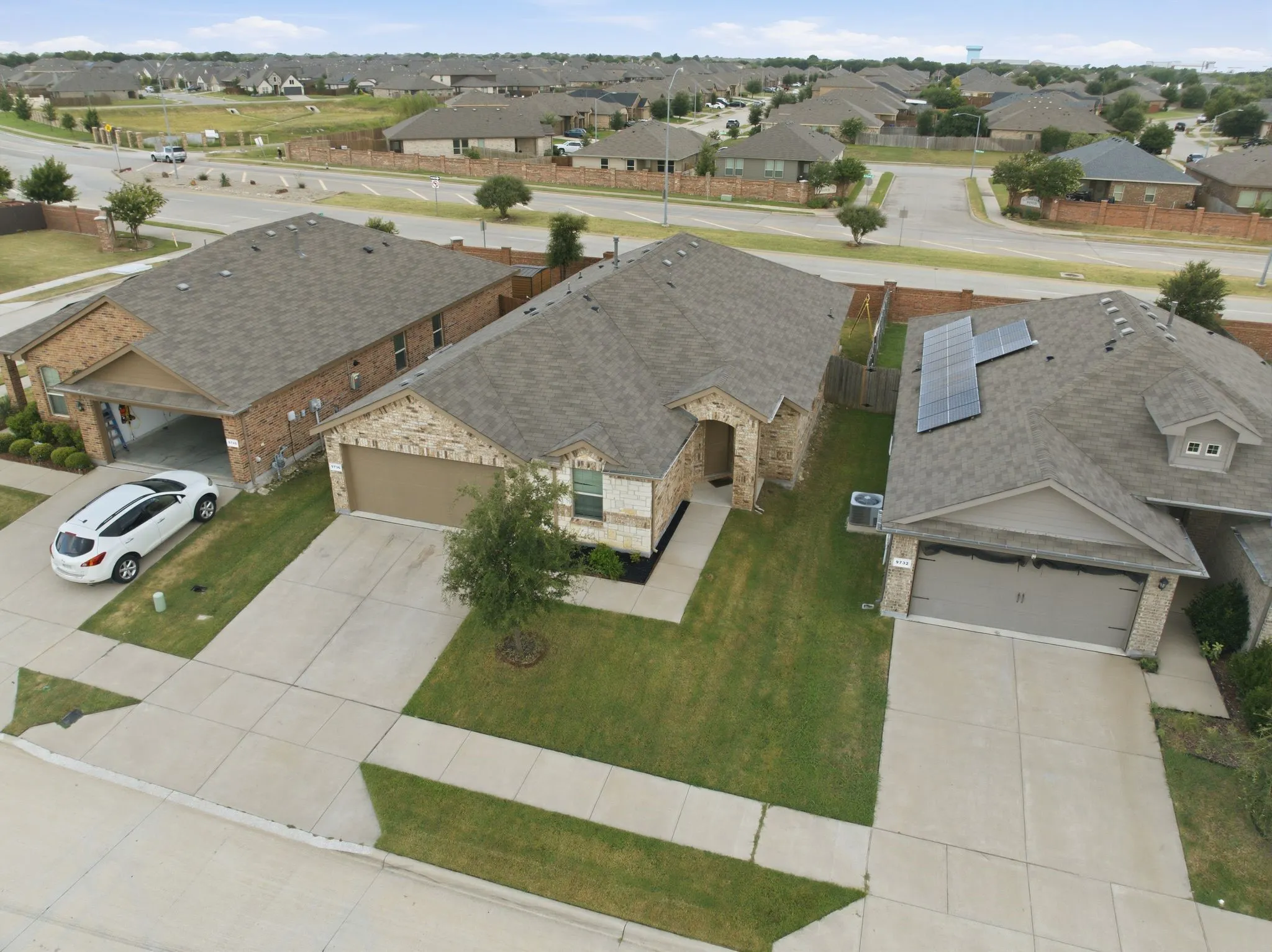 Single Family Residence For Sale in Tarrant County , 9736 Snowbell Lane, Fort Worth, Texas 76036, 5 Bedrooms, 2 Bathrooms, 2 Garage spaces, 2,127 Sqft, built in 2020, Price $349,999, mls#21300359, Real Estate Agent in Fort Worth, Homes For Sale in Tarrant county, Homes For Sale in Fort Worth, Realtor in Fort Worth Texas, Real Estate Brokerage Independent Realty Texas, Luminita Cordes Realtor