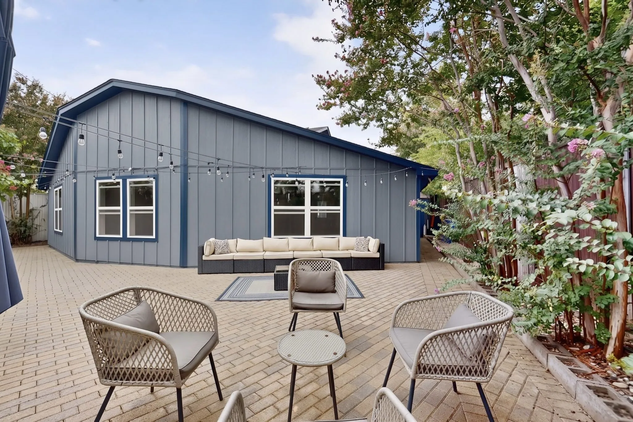 Single Family Residence For Sale in Dallas County , 3508 Grande Bulevar, Irving, Texas 75062, 4 Bedroom, 3 Bathroom, 1 Garage spaces, 2,680 Sqft, built in 1967, mls#21329784, Real Estate Agent in Irving, Homes For Sale in Dallas county, Homes For Sale in Irving, Realtor in Irving Texas, Real Estate Brokerage Independent Realty Texas, Luminita Cordes Realtor