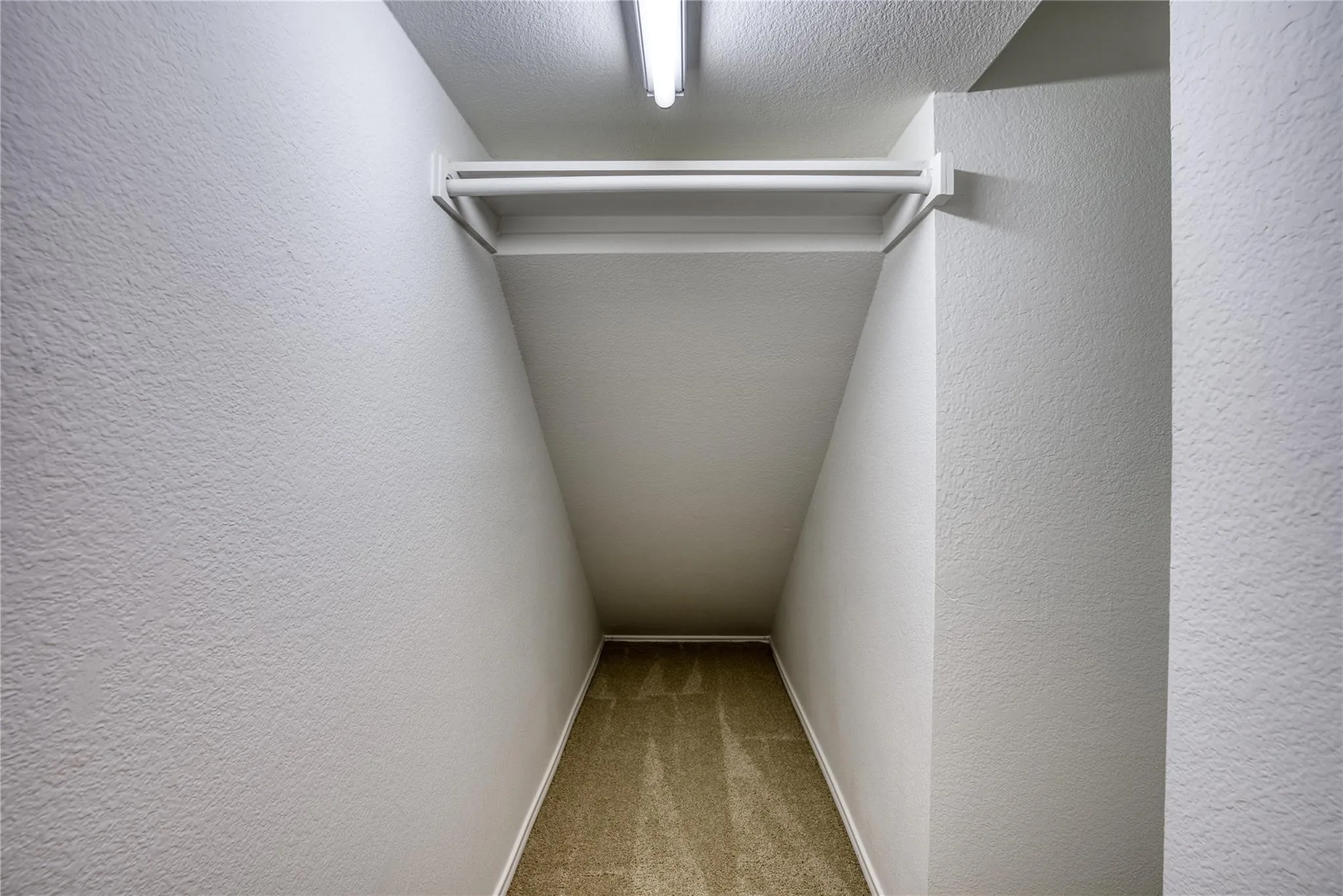 Single Family Residence For Rent in Tarrant County , 9909 Delamere Drive, Fort Worth, Texas 76244, 3 Bedroom, 3 Bathroom, 2 Garage spaces, 2,210 Sqft, built in 2004, mls#21334568, Real Estate Agent in Fort Worth, Homes For Rent in Tarrant county, Homes For Rent in Fort Worth, Realtor in Fort Worth Texas, Real Estate Brokerage Independent Realty Texas, Luminita Cordes Realtor
