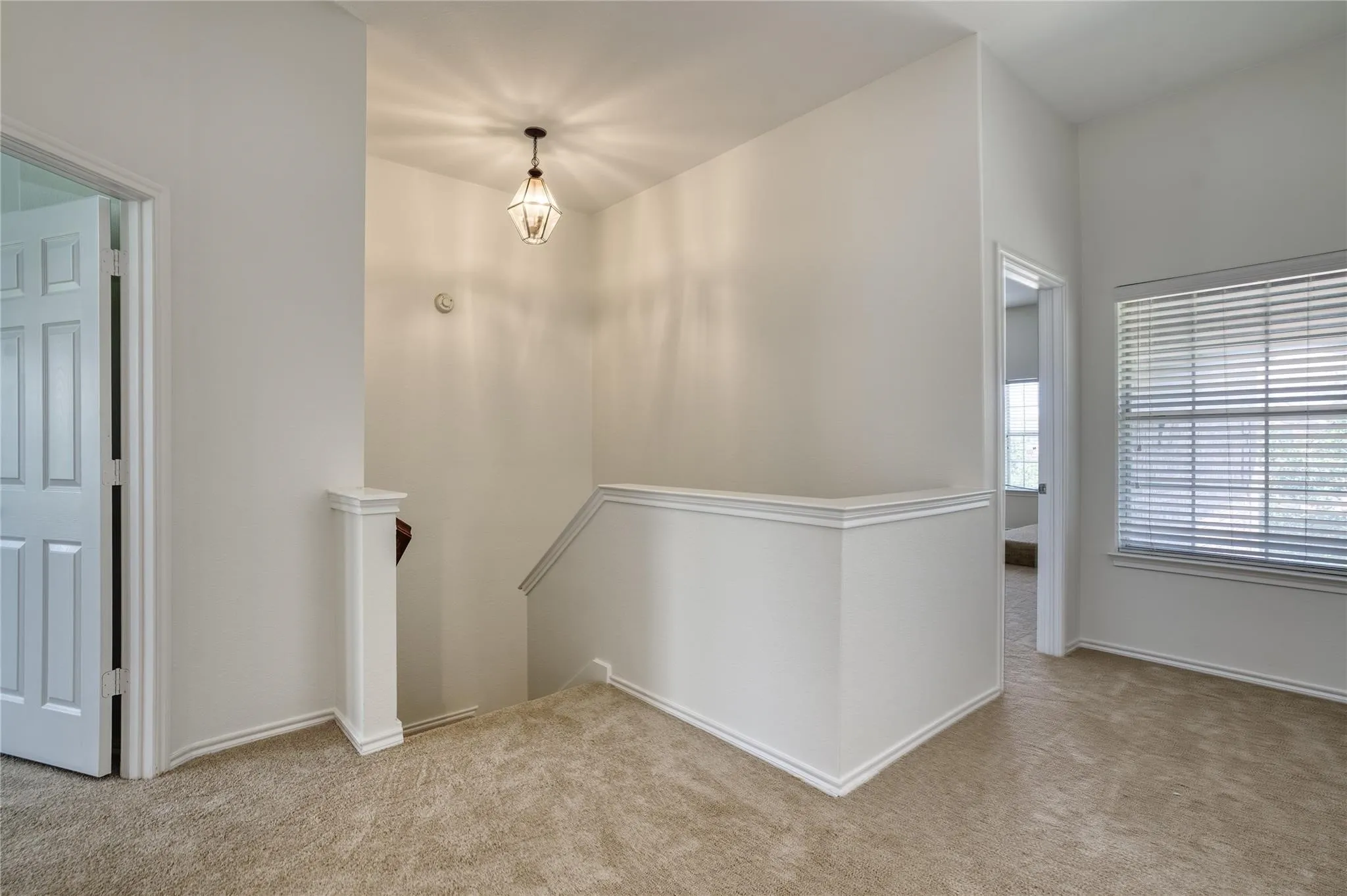 Single Family Residence For Rent in Tarrant County , 9909 Delamere Drive, Fort Worth, Texas 76244, 3 Bedroom, 3 Bathroom, 2 Garage spaces, 2,210 Sqft, built in 2004, mls#21334568, Real Estate Agent in Fort Worth, Homes For Rent in Tarrant county, Homes For Rent in Fort Worth, Realtor in Fort Worth Texas, Real Estate Brokerage Independent Realty Texas, Luminita Cordes Realtor
