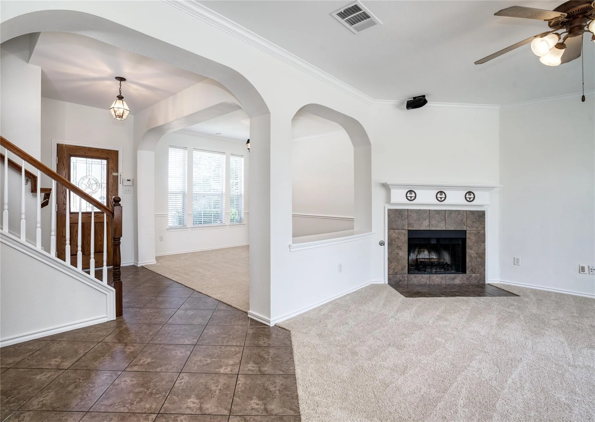 Single Family Residence For Rent in Tarrant County , 9909 Delamere Drive, Fort Worth, Texas 76244, 3 Bedroom, 3 Bathroom, 2 Garage spaces, 2,210 Sqft, built in 2004, mls#21334568, Real Estate Agent in Fort Worth, Homes For Rent in Tarrant county, Homes For Rent in Fort Worth, Realtor in Fort Worth Texas, Real Estate Brokerage Independent Realty Texas, Luminita Cordes Realtor