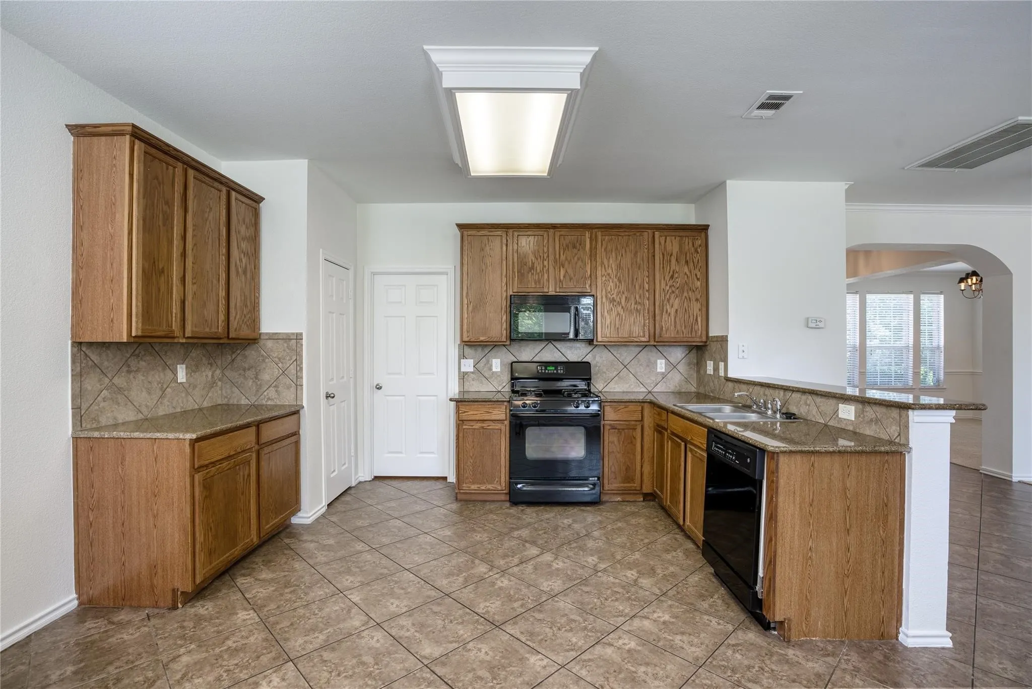 Single Family Residence For Rent in Tarrant County , 9909 Delamere Drive, Fort Worth, Texas 76244, 3 Bedroom, 3 Bathroom, 2 Garage spaces, 2,210 Sqft, built in 2004, mls#21334568, Real Estate Agent in Fort Worth, Homes For Rent in Tarrant county, Homes For Rent in Fort Worth, Realtor in Fort Worth Texas, Real Estate Brokerage Independent Realty Texas, Luminita Cordes Realtor