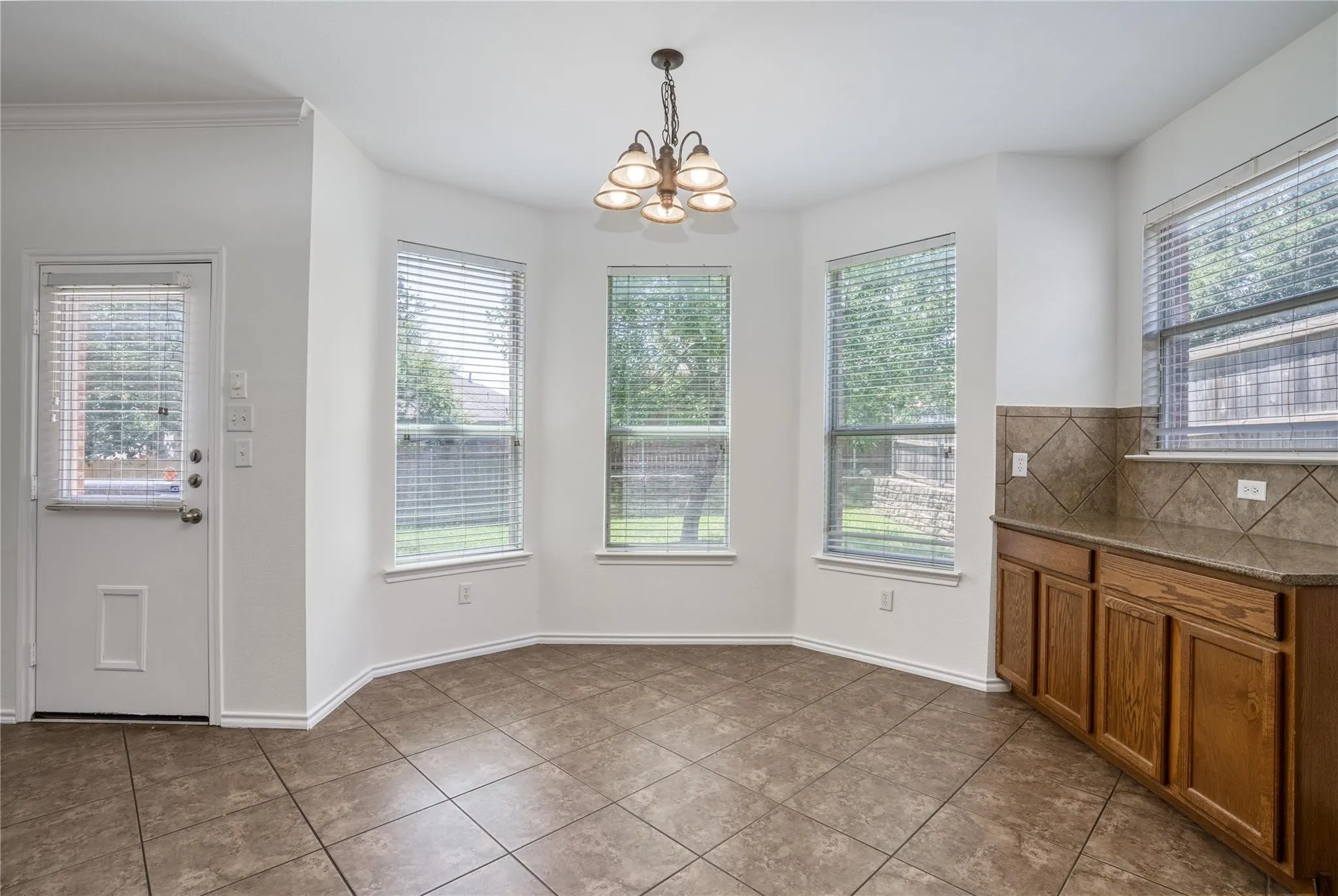 Single Family Residence For Rent in Tarrant County , 9909 Delamere Drive, Fort Worth, Texas 76244, 3 Bedroom, 3 Bathroom, 2 Garage spaces, 2,210 Sqft, built in 2004, mls#21334568, Real Estate Agent in Fort Worth, Homes For Rent in Tarrant county, Homes For Rent in Fort Worth, Realtor in Fort Worth Texas, Real Estate Brokerage Independent Realty Texas, Luminita Cordes Realtor